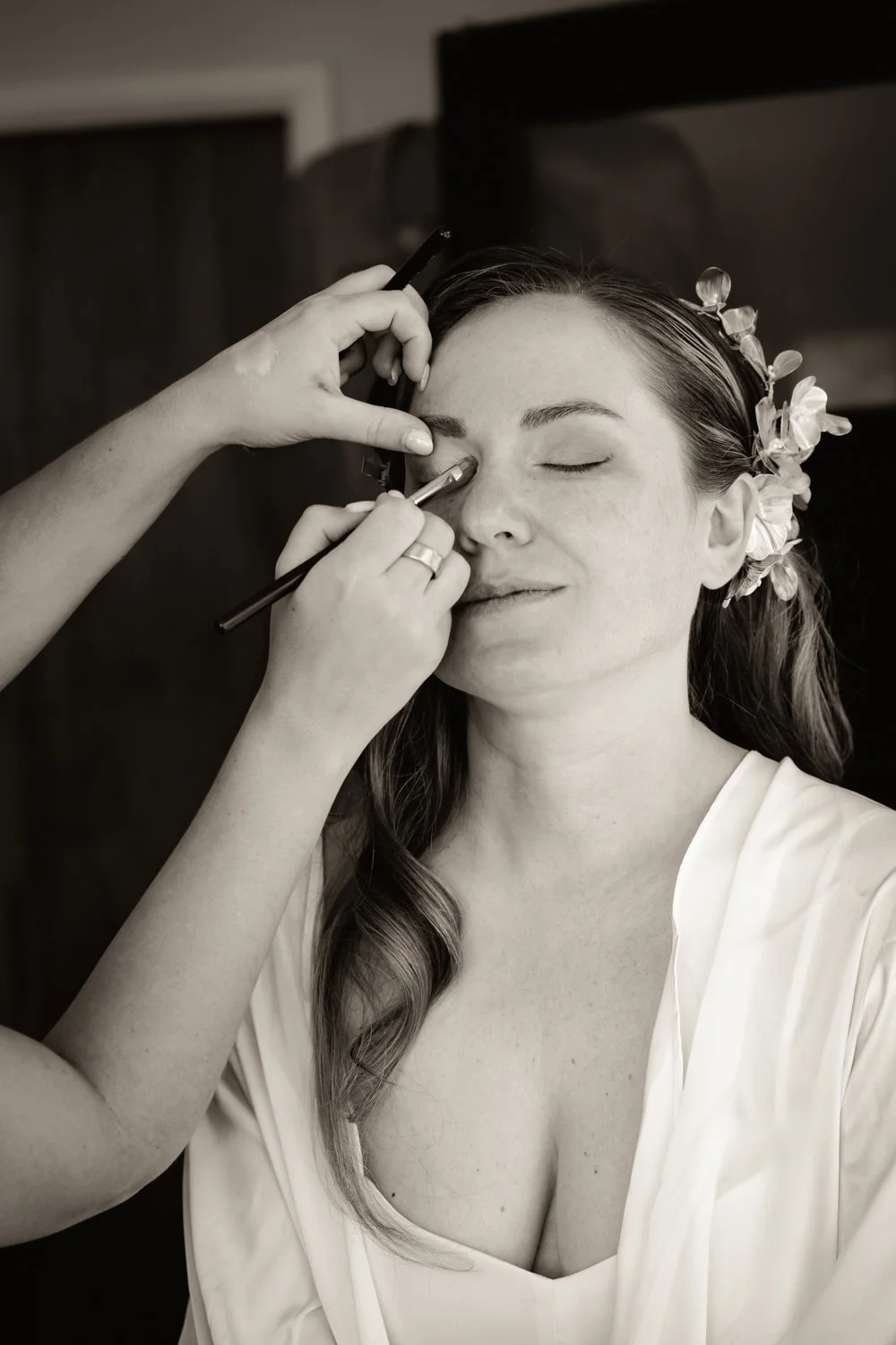 applying-eye-shadow-wedding-day.jpg