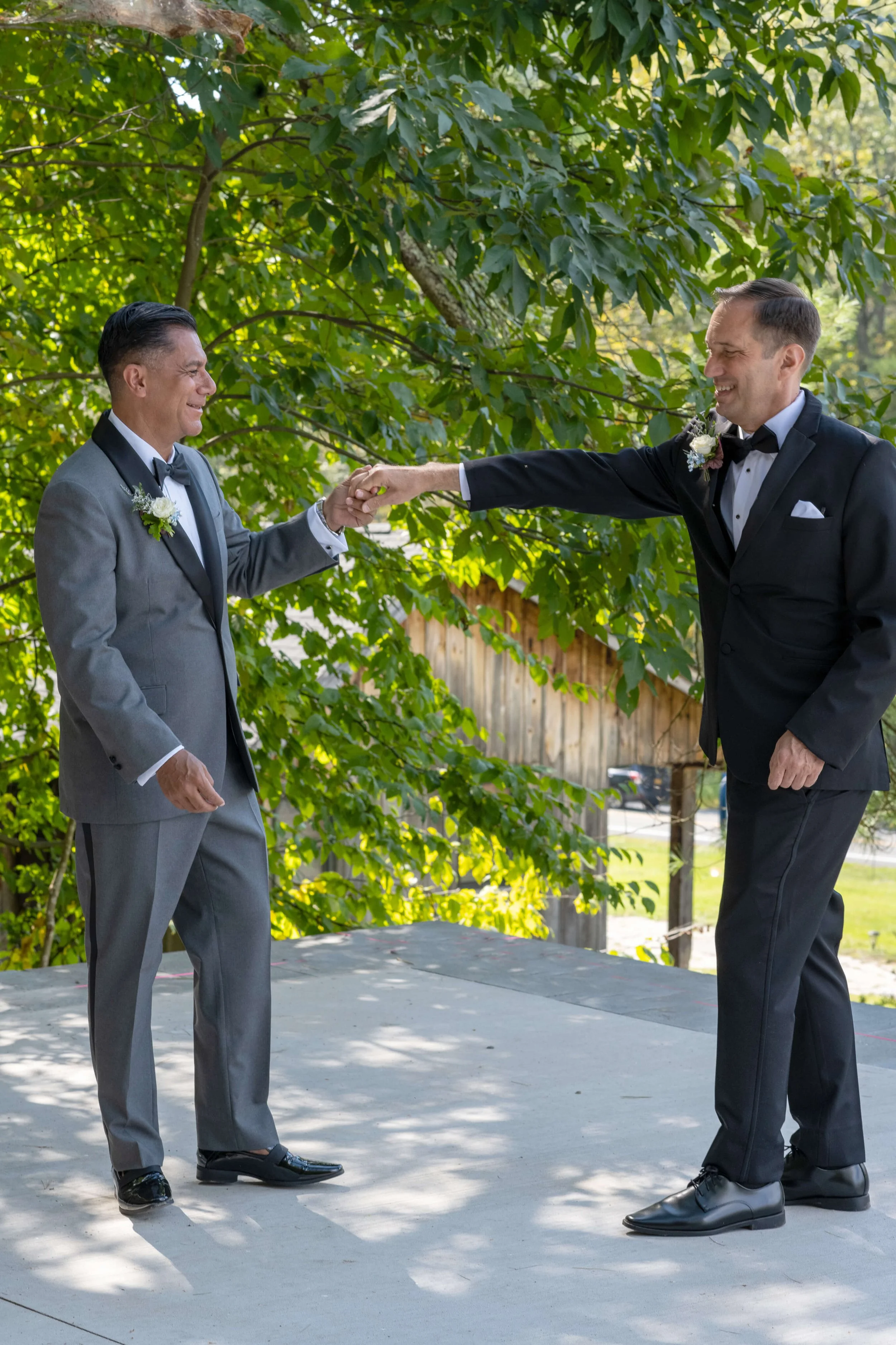 Wedding-couple-along-photos-catskills-ny