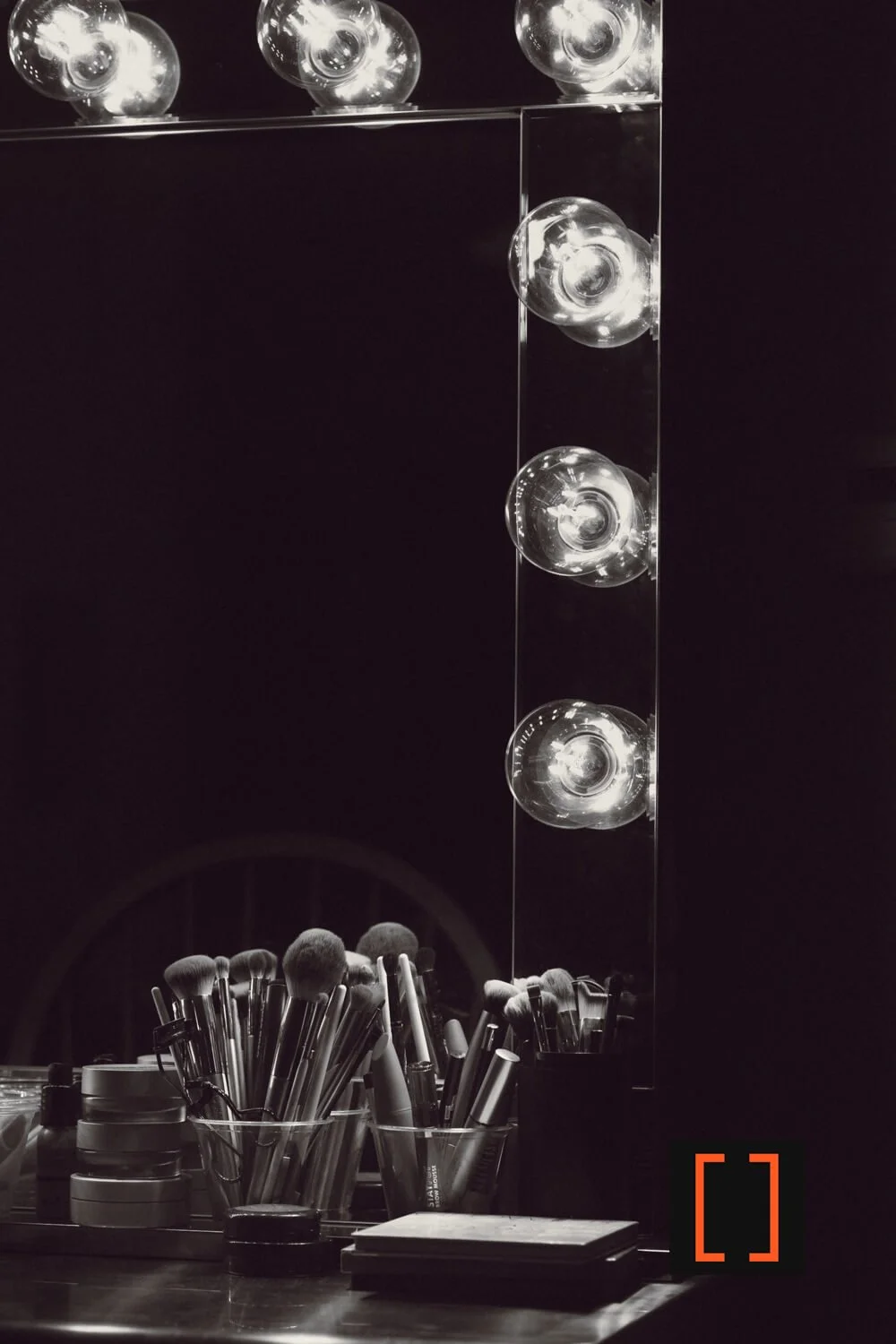 make-up-vanity-light-station