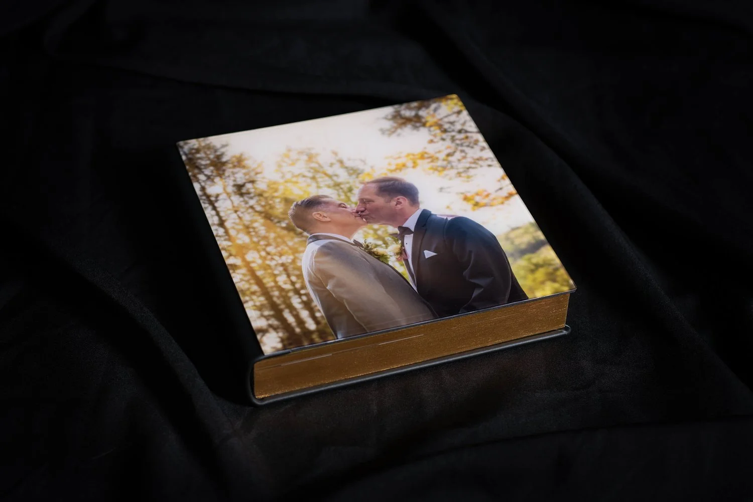 wedding-album-gold-foil-detail-hudson-valley