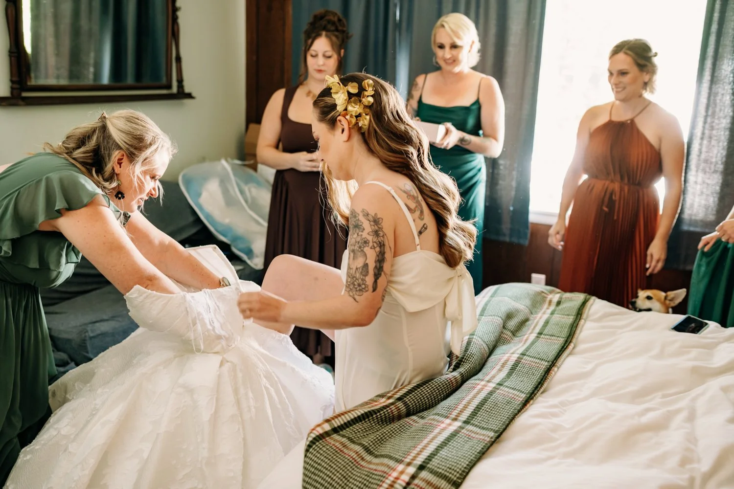 brides-maids-help-bride-get-dress.jpg