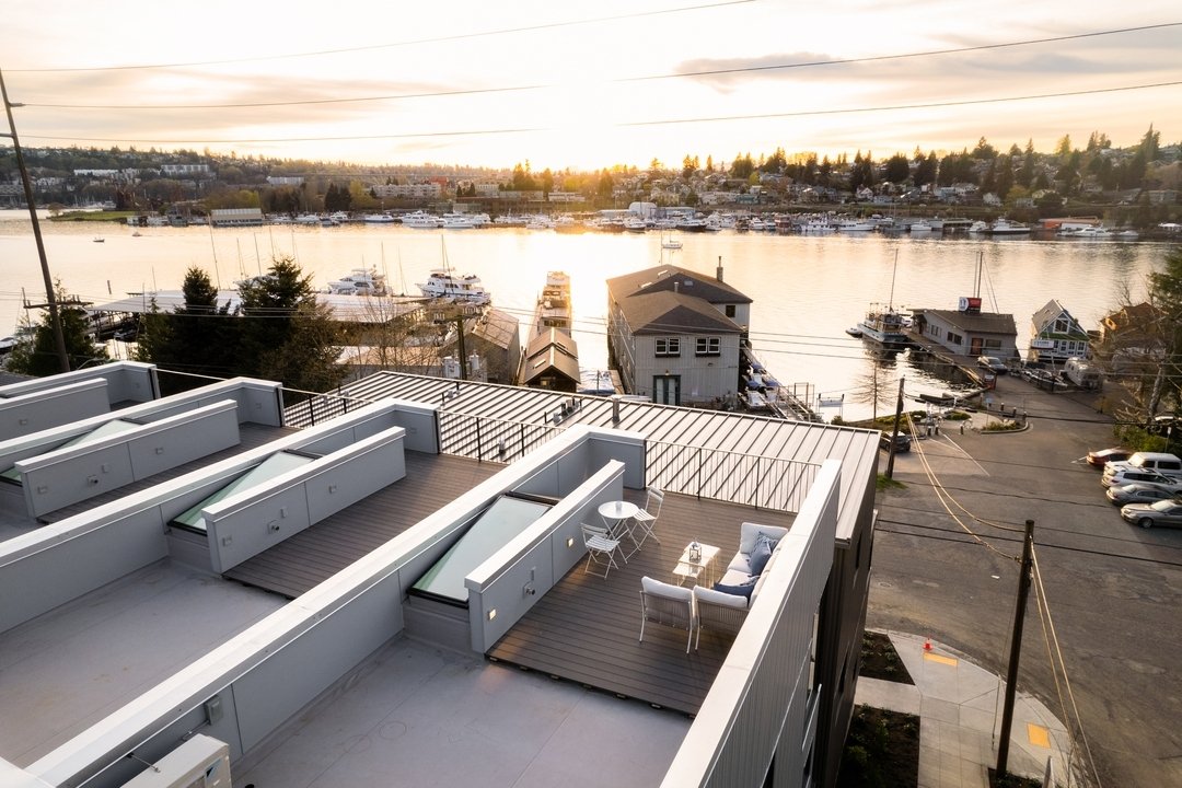 Looking for somewhere to be on a sunny Seattle weekend? Look no further! Our roof decks have unparalleled views of Lake Union, Gasworks, and Downtown Seattle.

Come take a look for yourself at our Open House today. 

Open House - Saturday May 11th - 