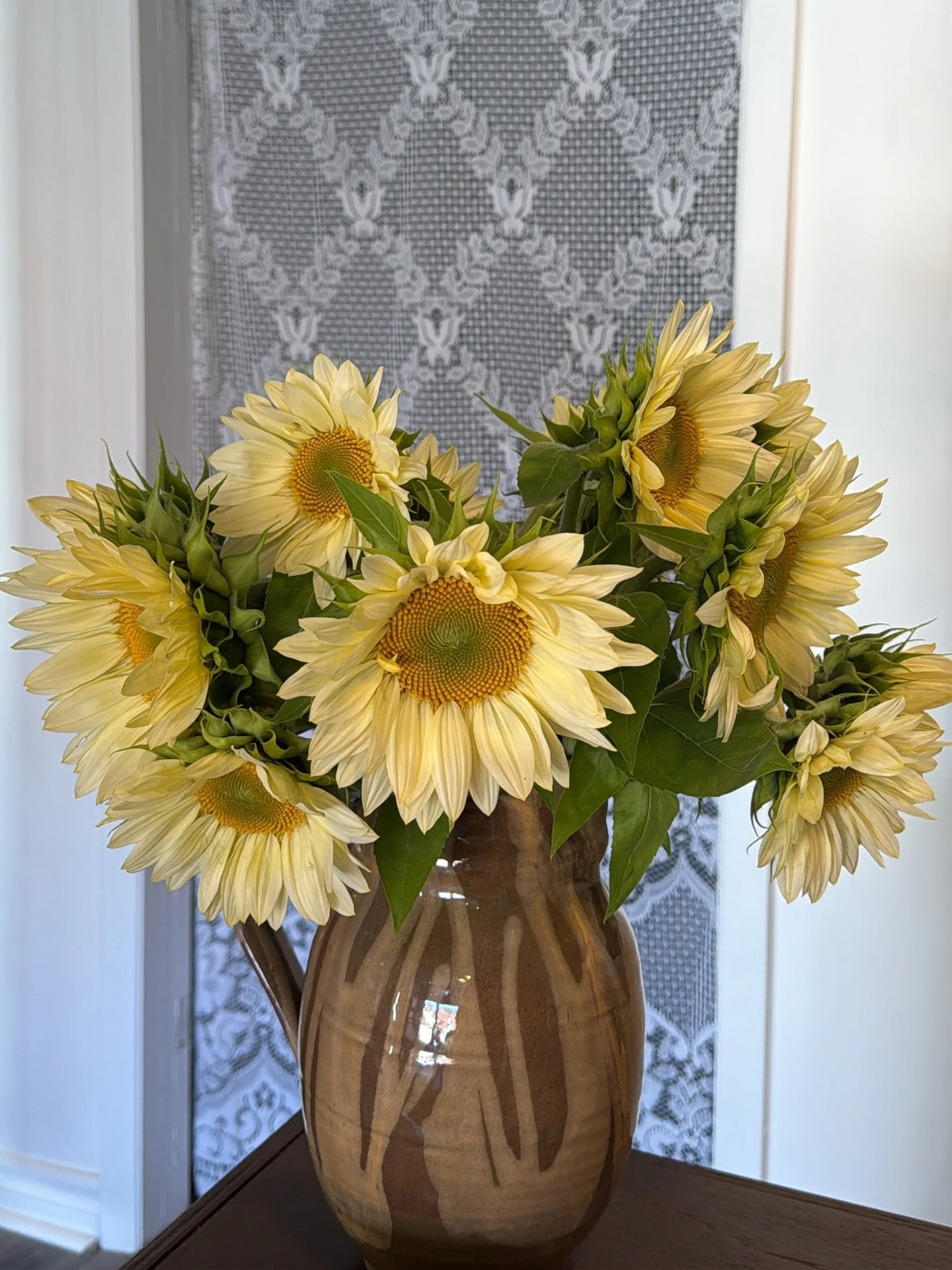 just here to share the beauty of my sunflowers! 

from the sweetest flower stand in the valley&hellip; @beavervalleyfloral 🌼