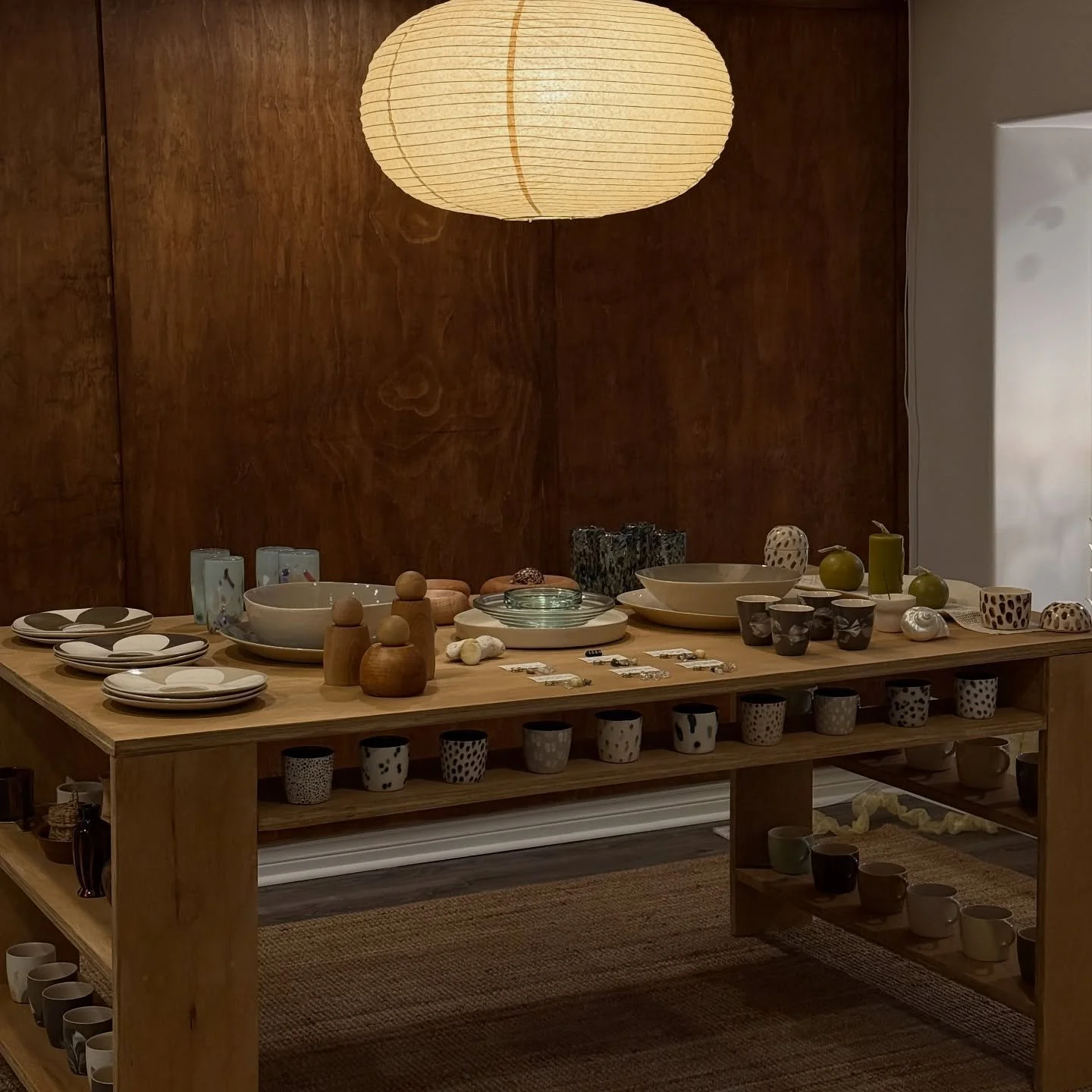 The shop is bursting with beautiful pieces right now &mdash; everywhere I look I&rsquo;m absolutely swooning.Flower plates by @brickettdavda, handblown glass tumblers by @siriusglassworks, maple wood pepper mills and bowls by @elise__mclauchlan&helli