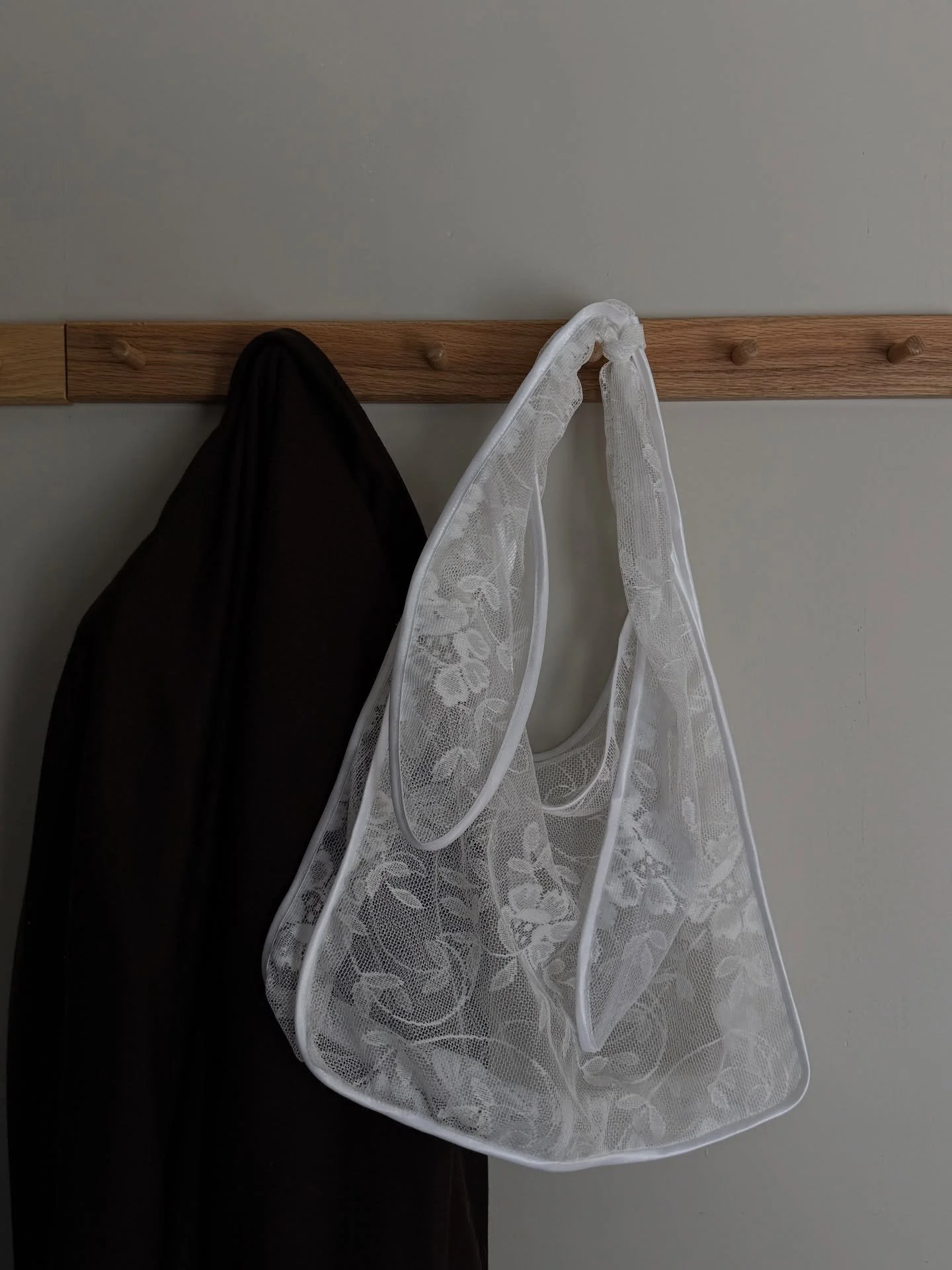 a gorgeous restock of handmade lace market bags have arrived! made in small batches by @lauragracedesigns using vintage fabrics. in store and online now <3 

www.inheritancestudios.com