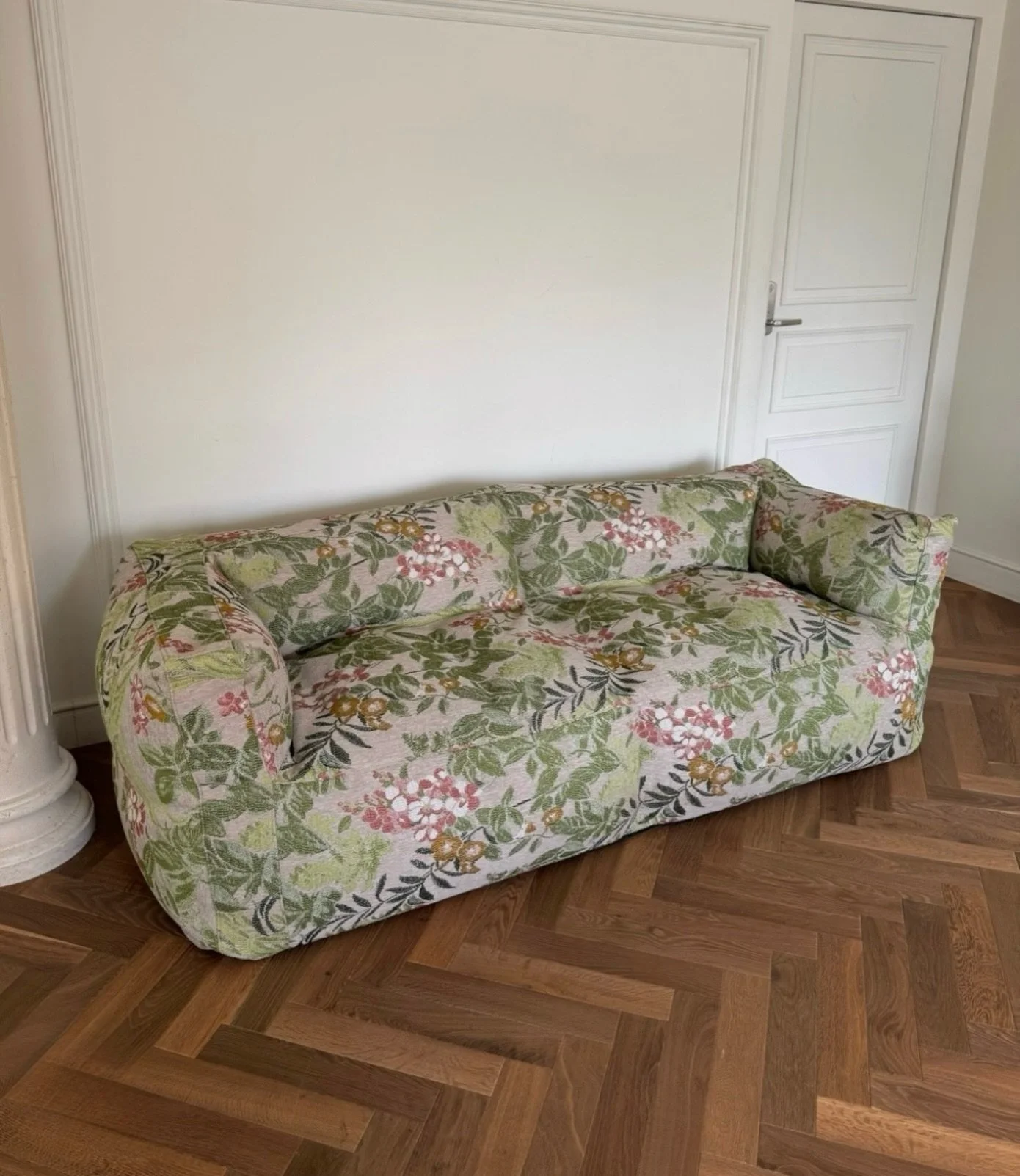 this couch has a chokehold on meeeeeeeee

pic from @marktfahrt