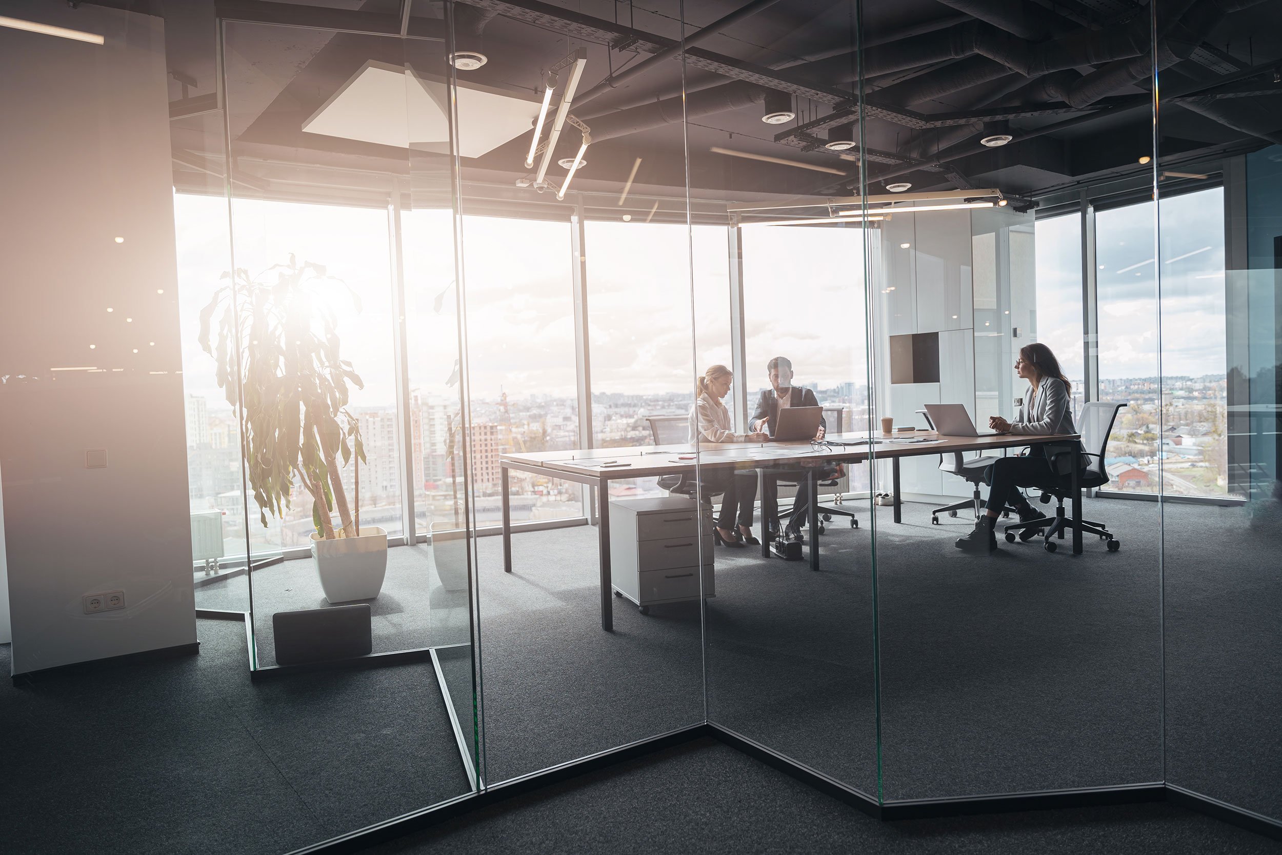 creative-business-people-working-on-project-2500px.jpg
