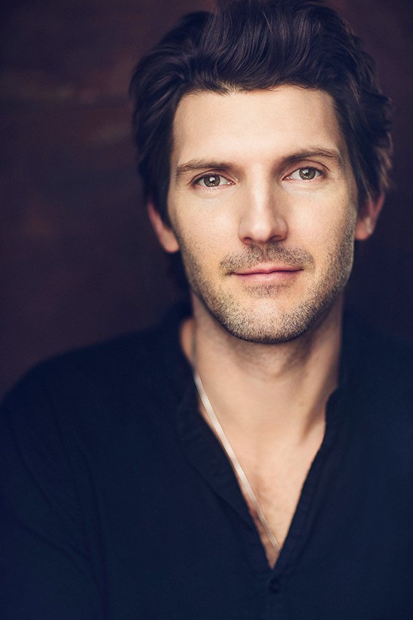 Eric Olsson Headshot.jpg