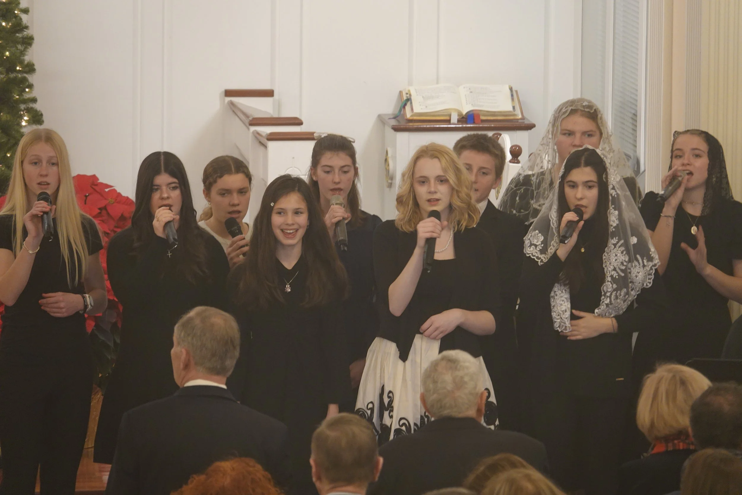 Teens Singing - Christmas 2025.JPG
