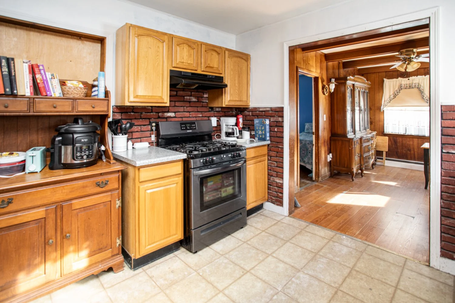 162 Wilbur Ave. Swansea-18.jpg