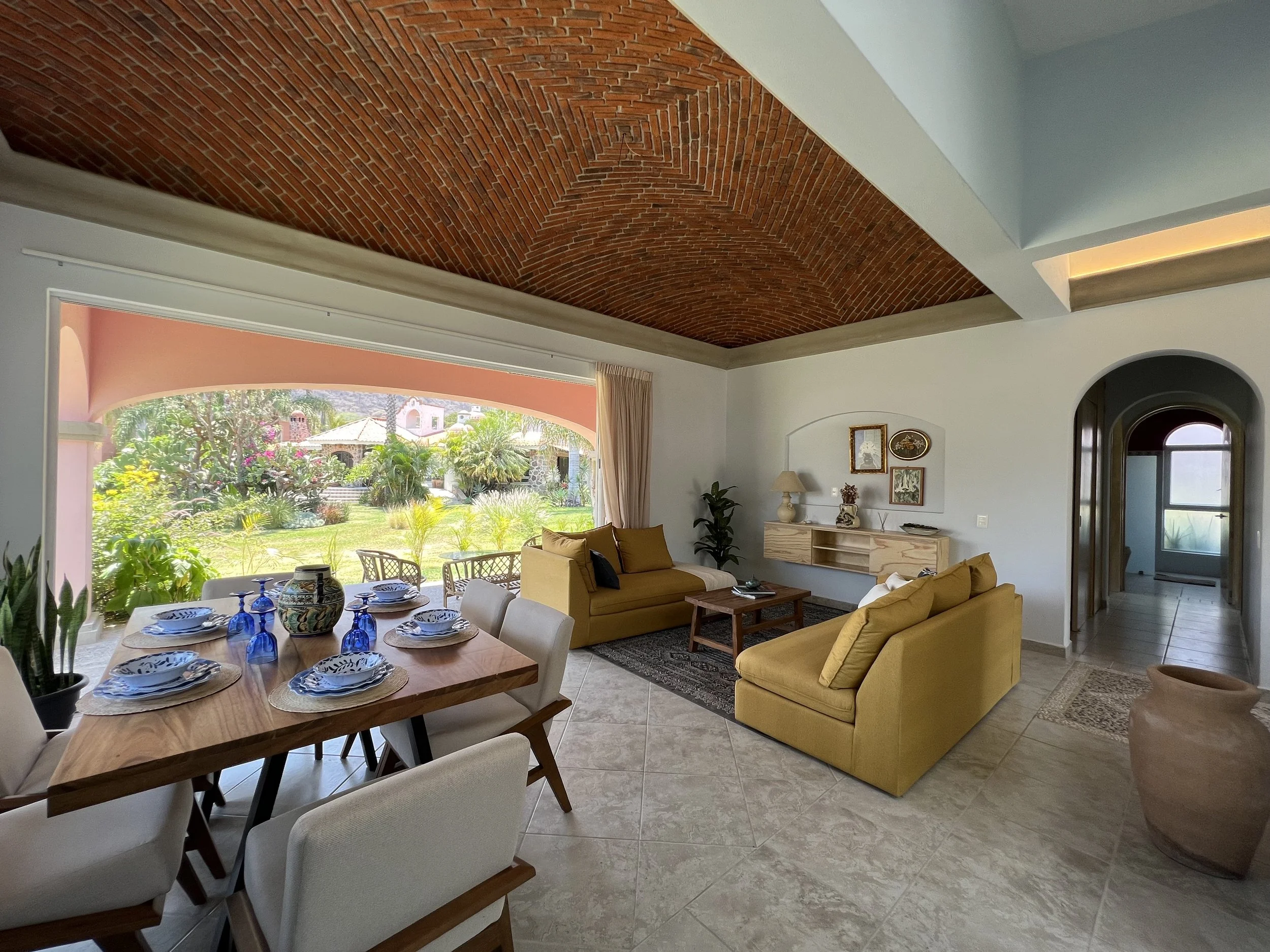 Lake Chapala Market Insider