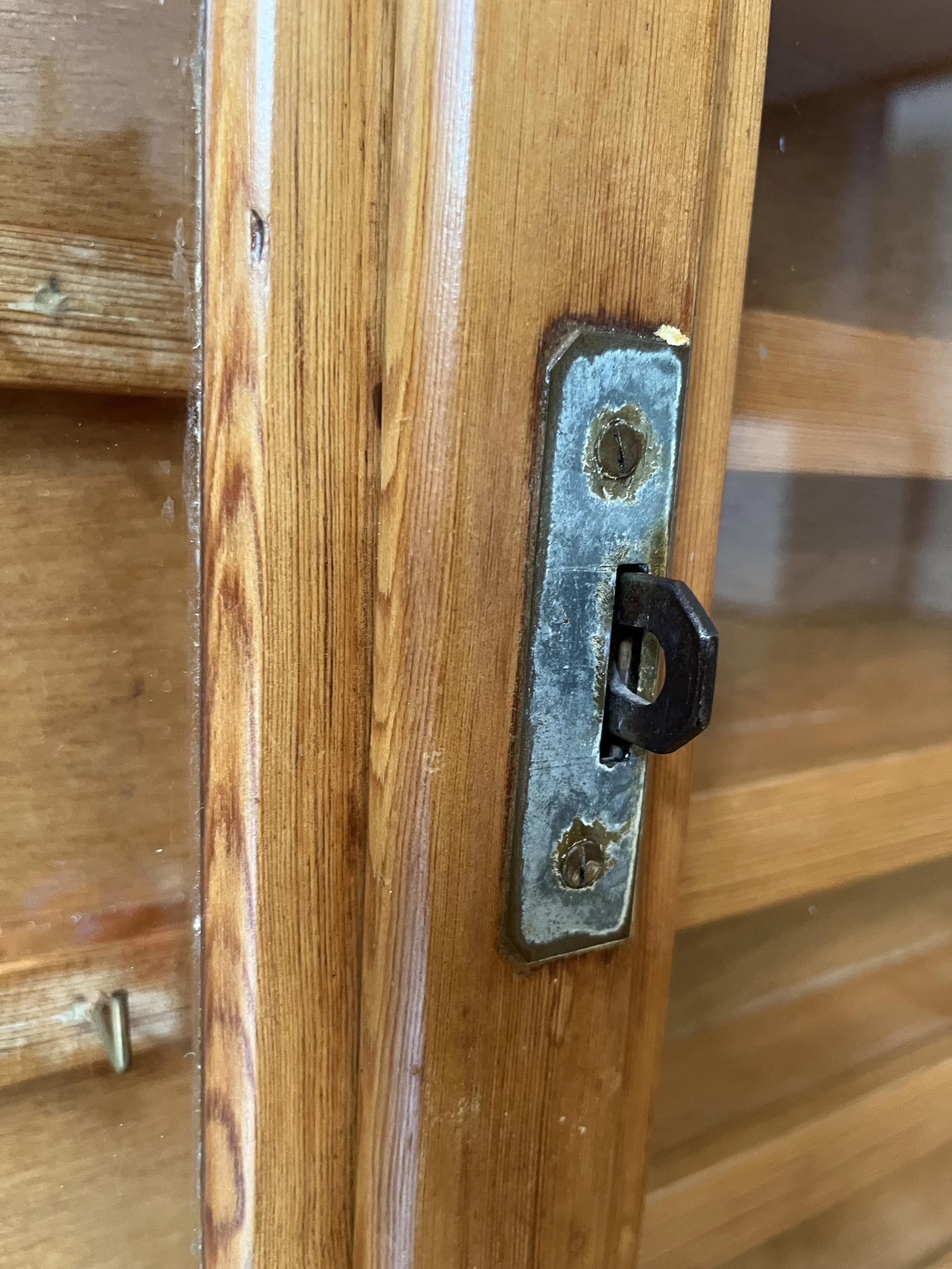 Secondhand vintage display cabinet