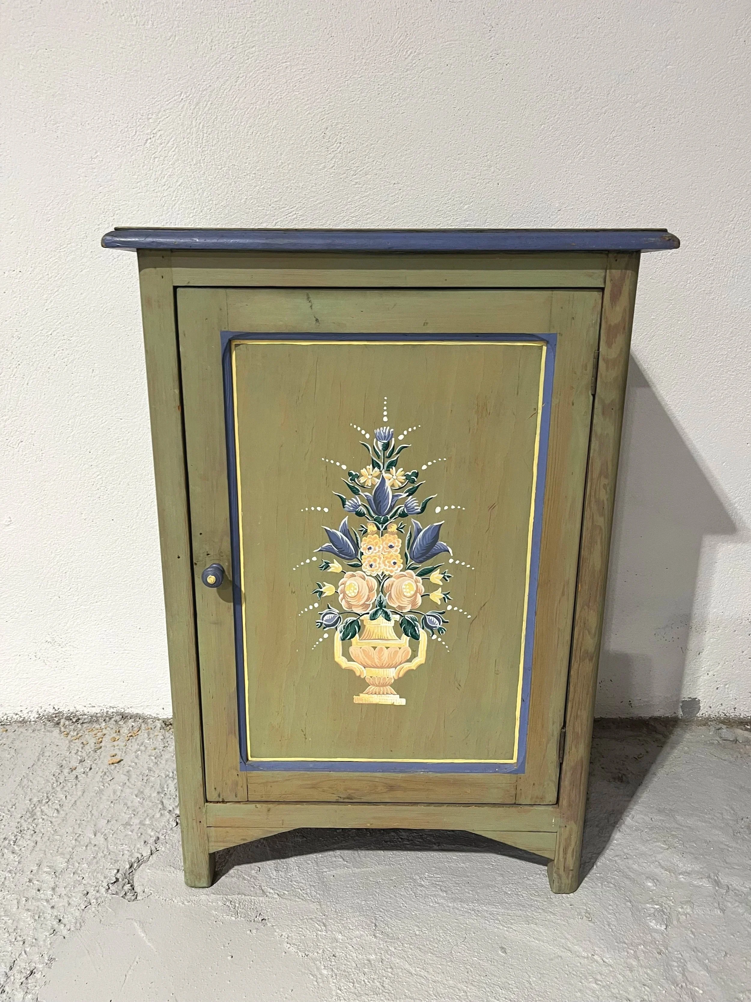 Vintage secondhand painted cabinet