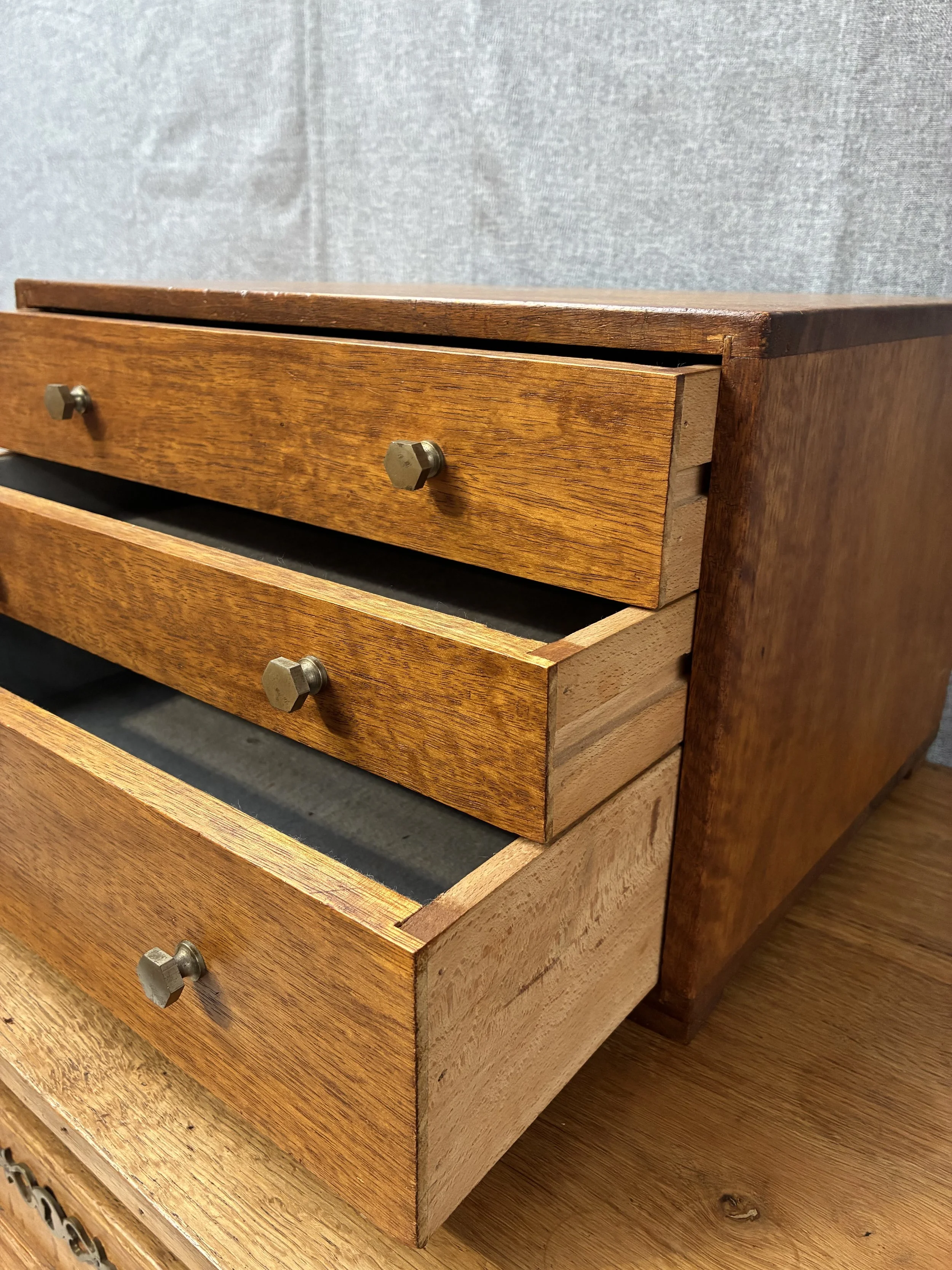 Secondhand vintage chest of drawers