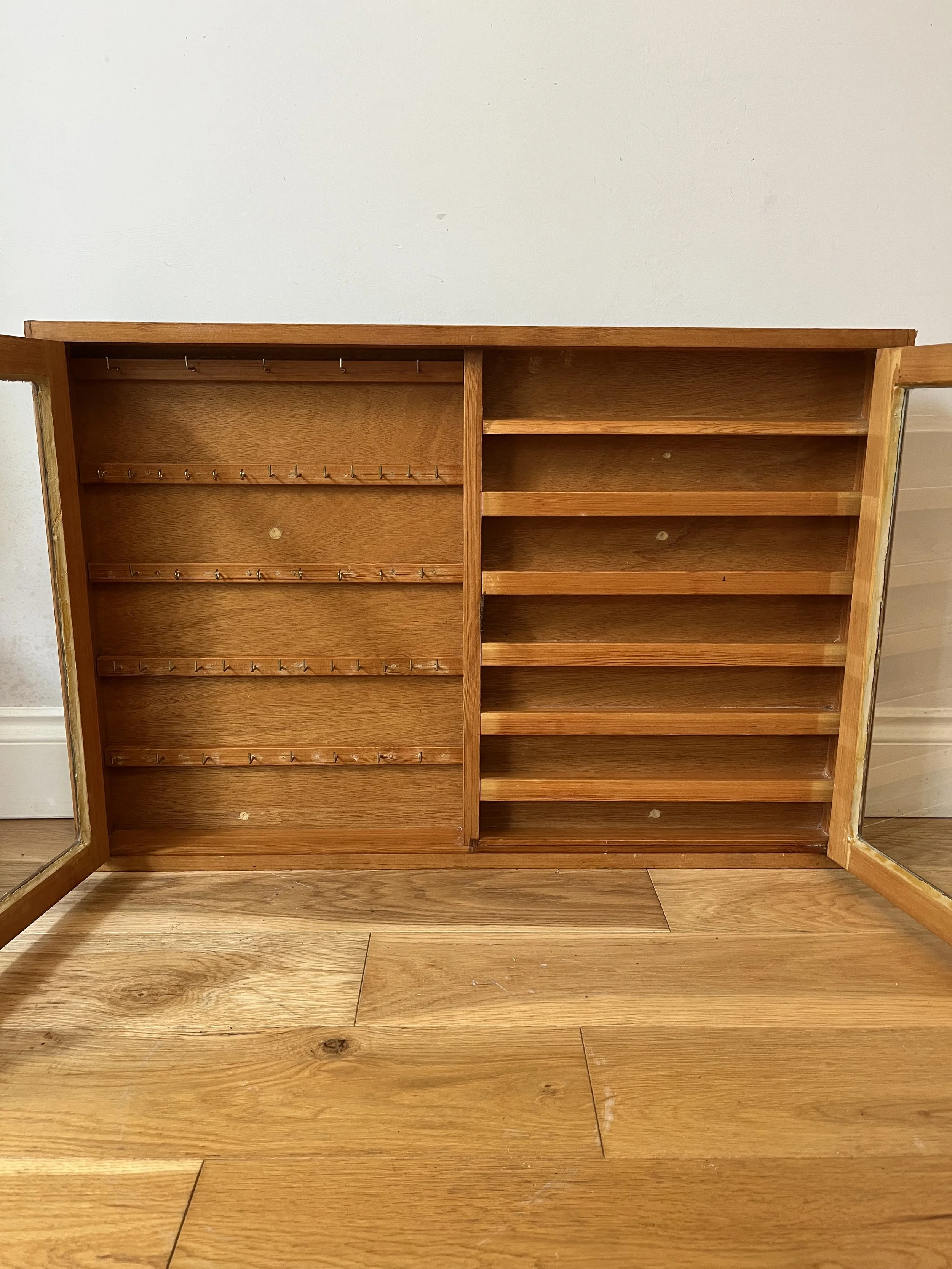 Secondhand vintage display cabinet