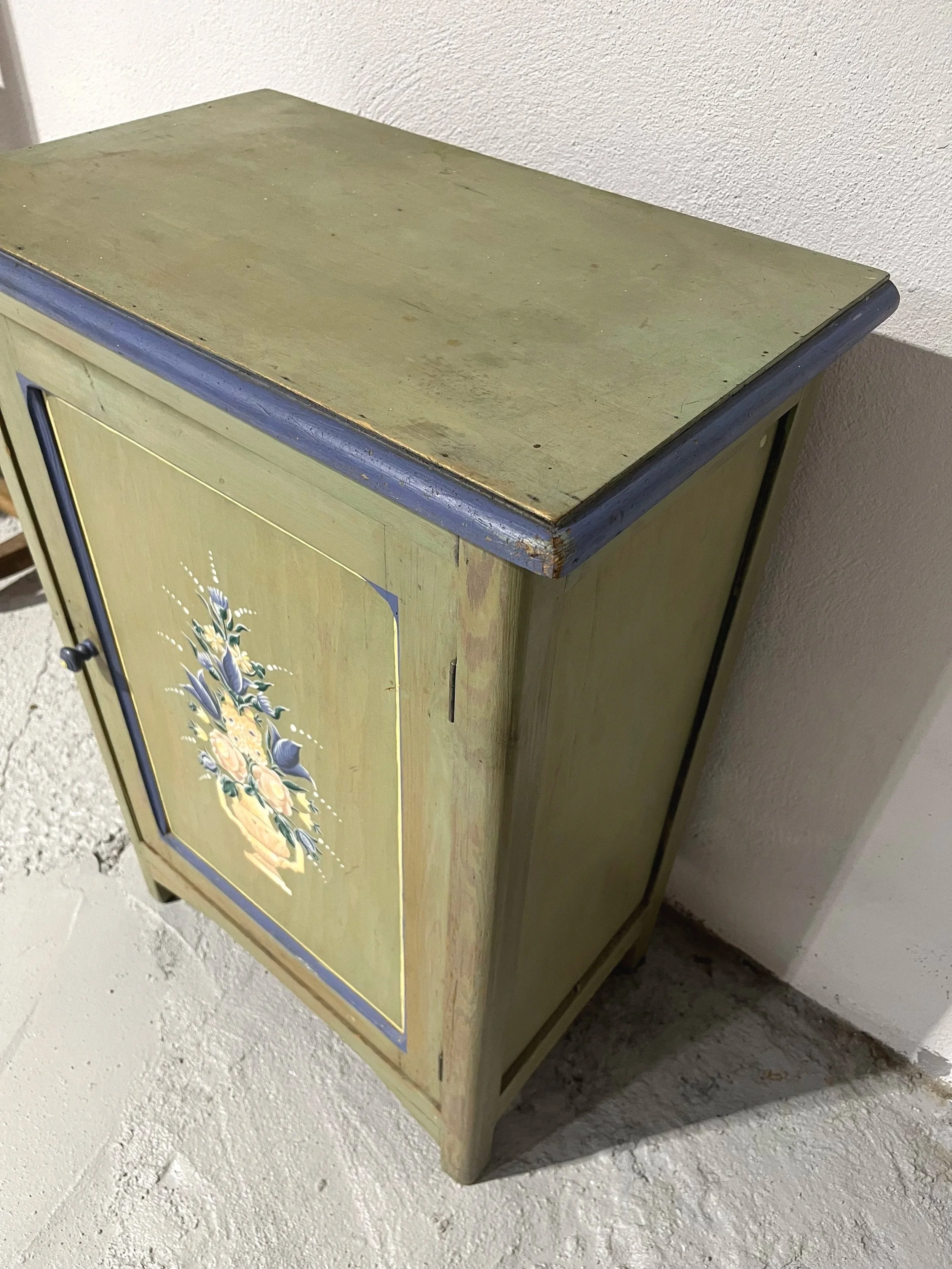 Vintage secondhand painted cabinet
