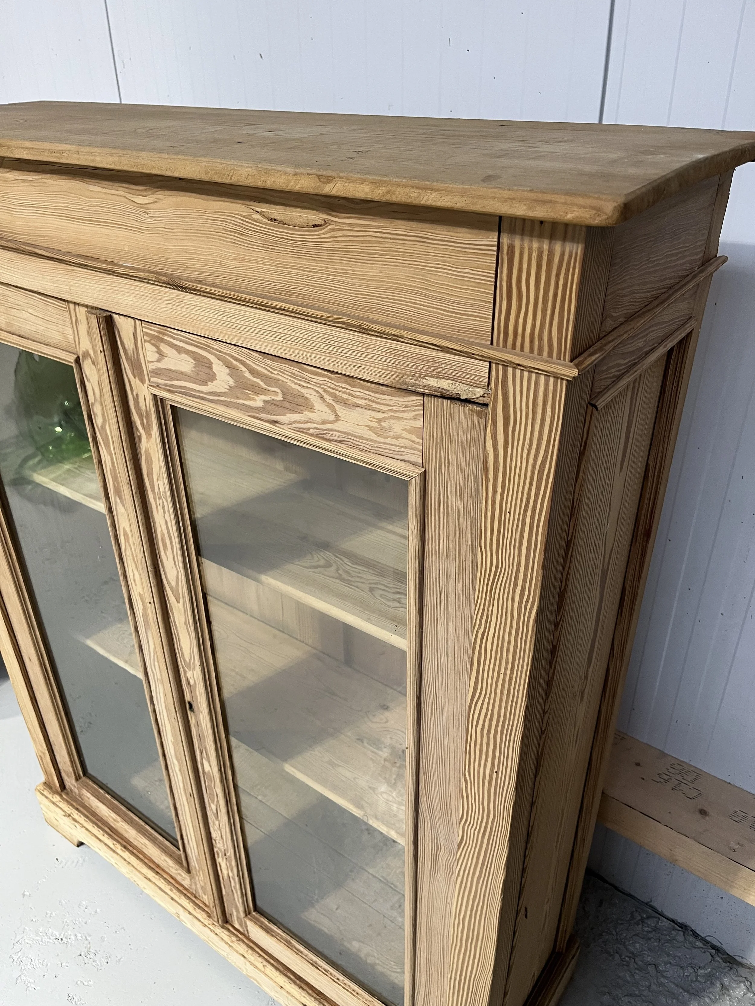 Vintage secondhand display cabinet