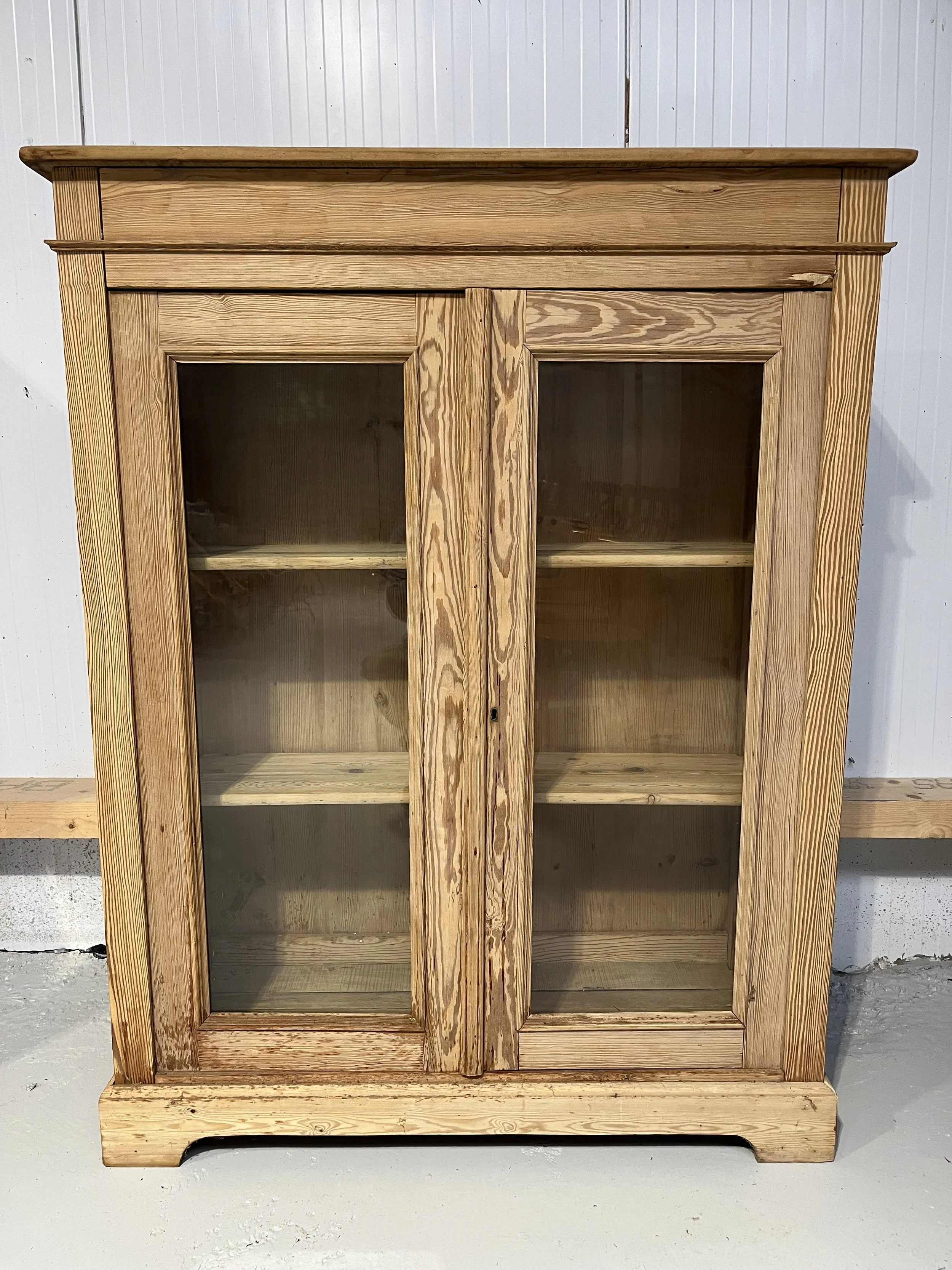 Vintage secondhand display cabinet