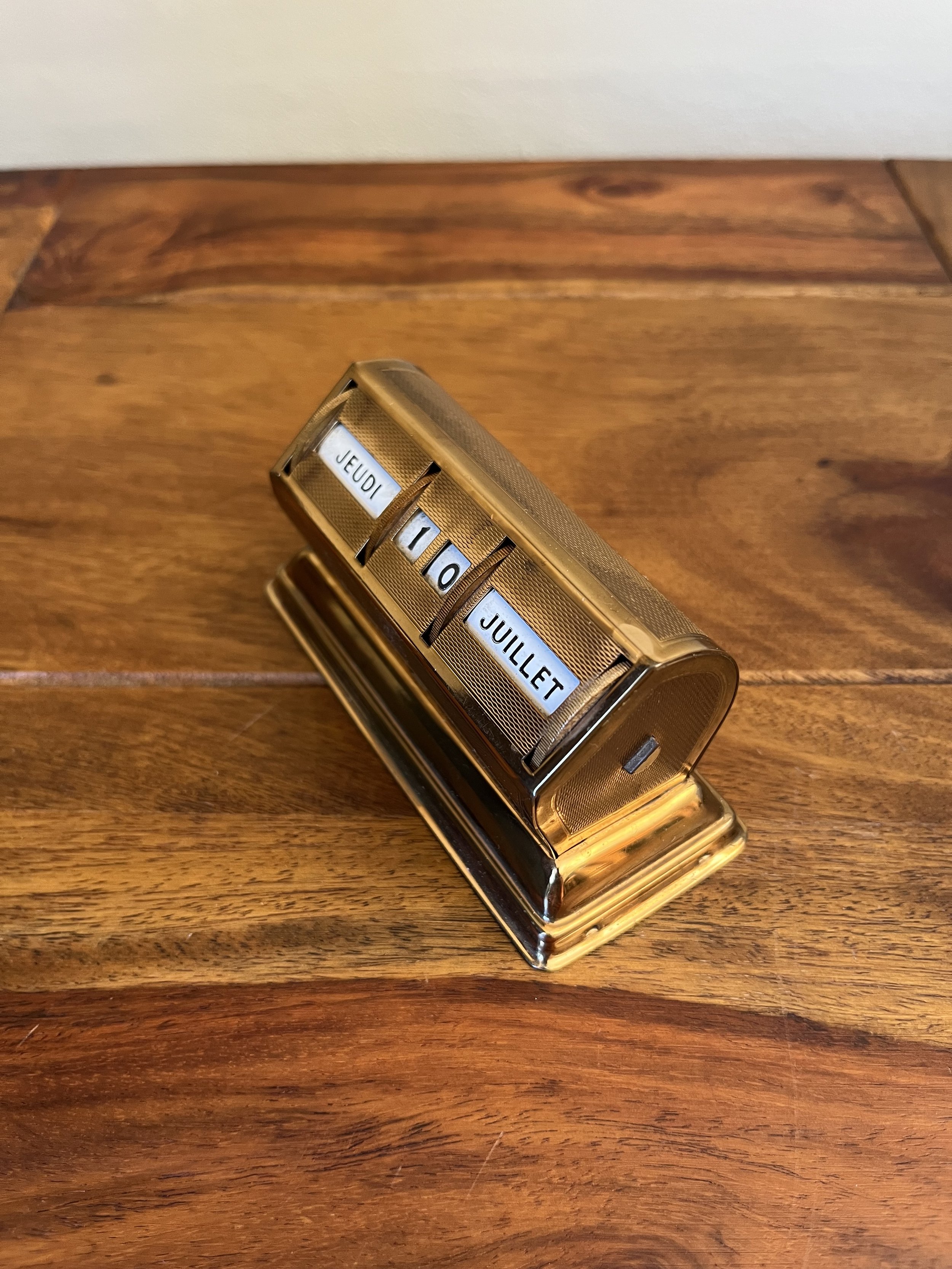 Secondhand vintage perpetual calendar