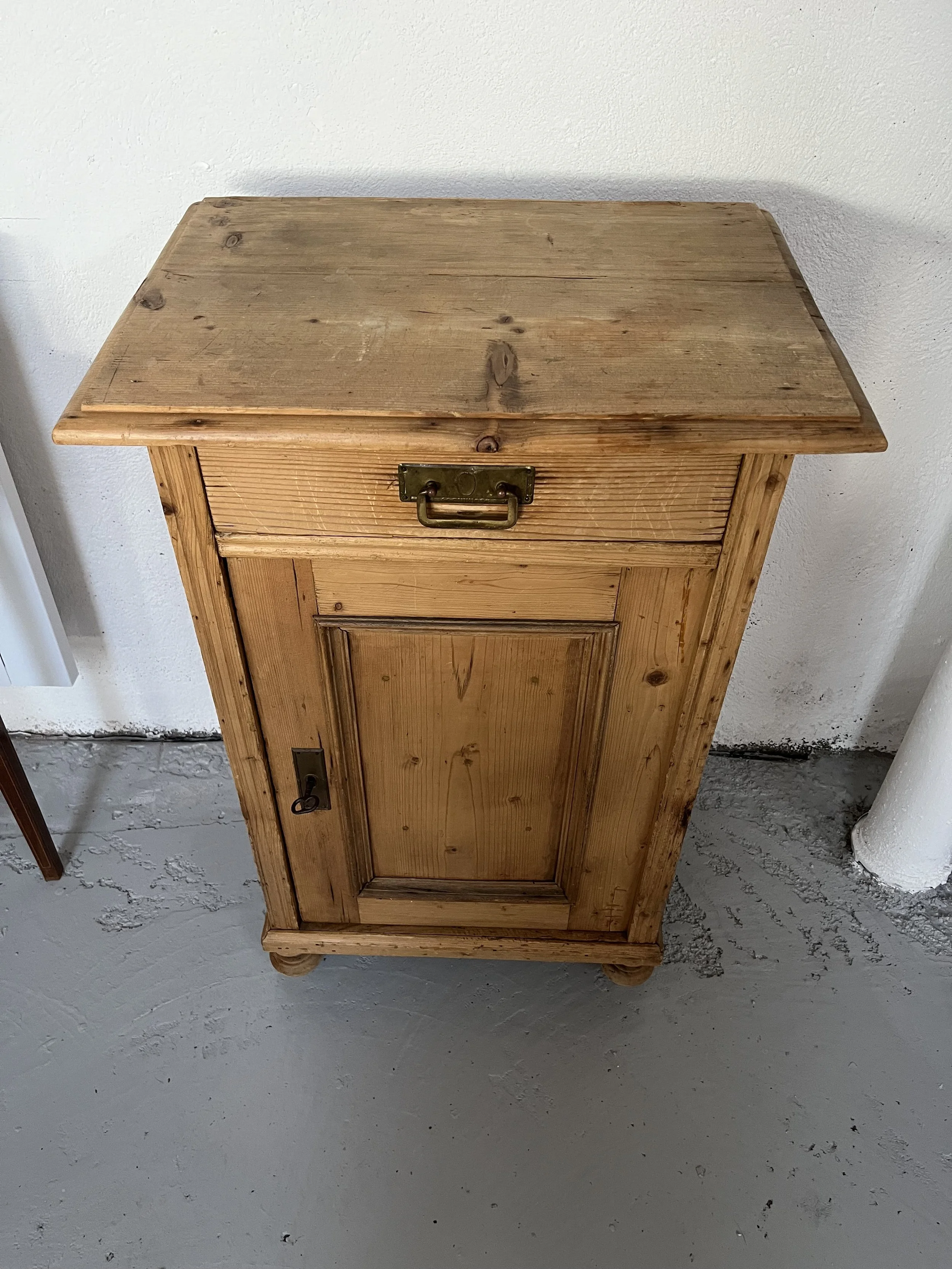 Vintage secondhand pine side cupboard