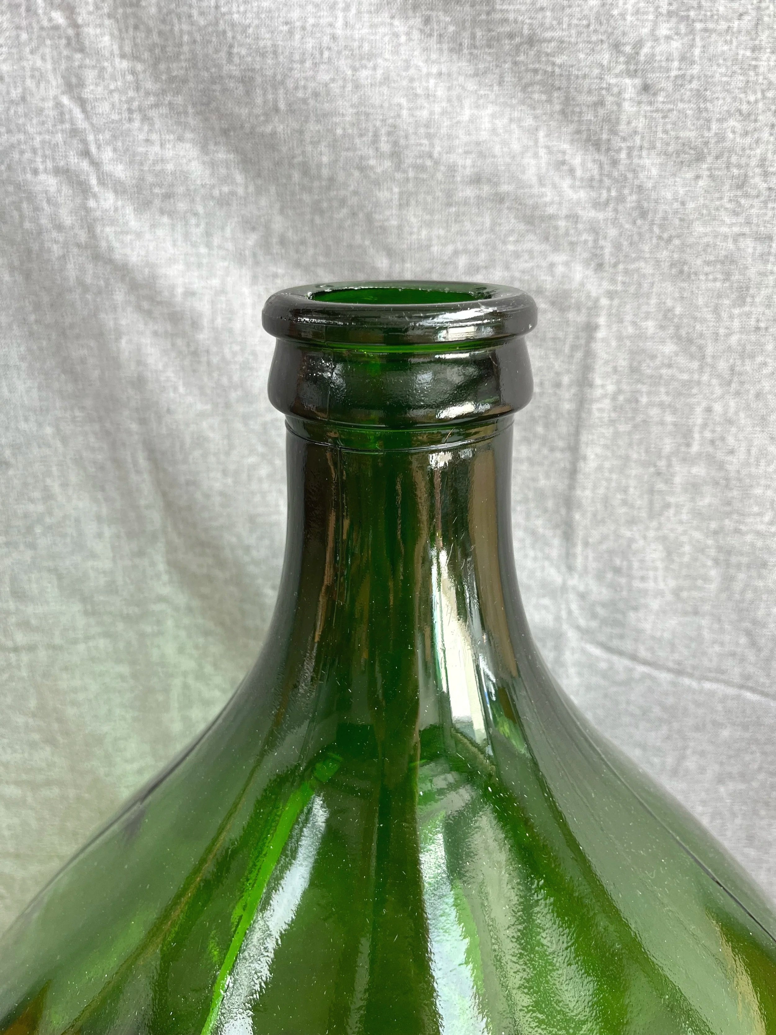 Secondhand vintage dame jeanne carboy