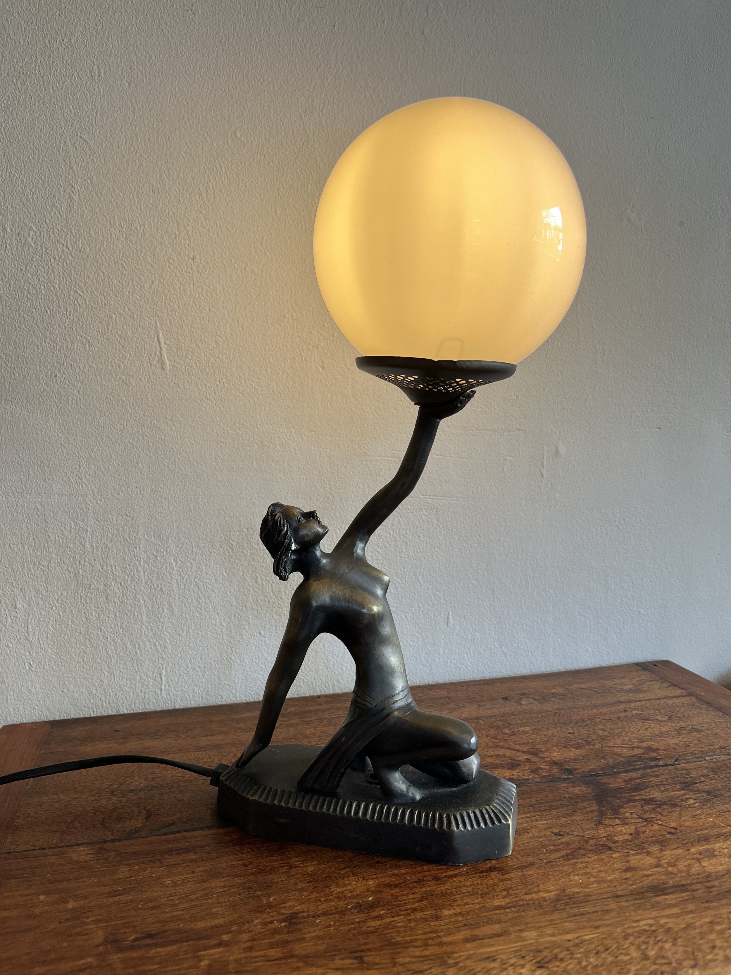 Secondhand vintage art deco lamp