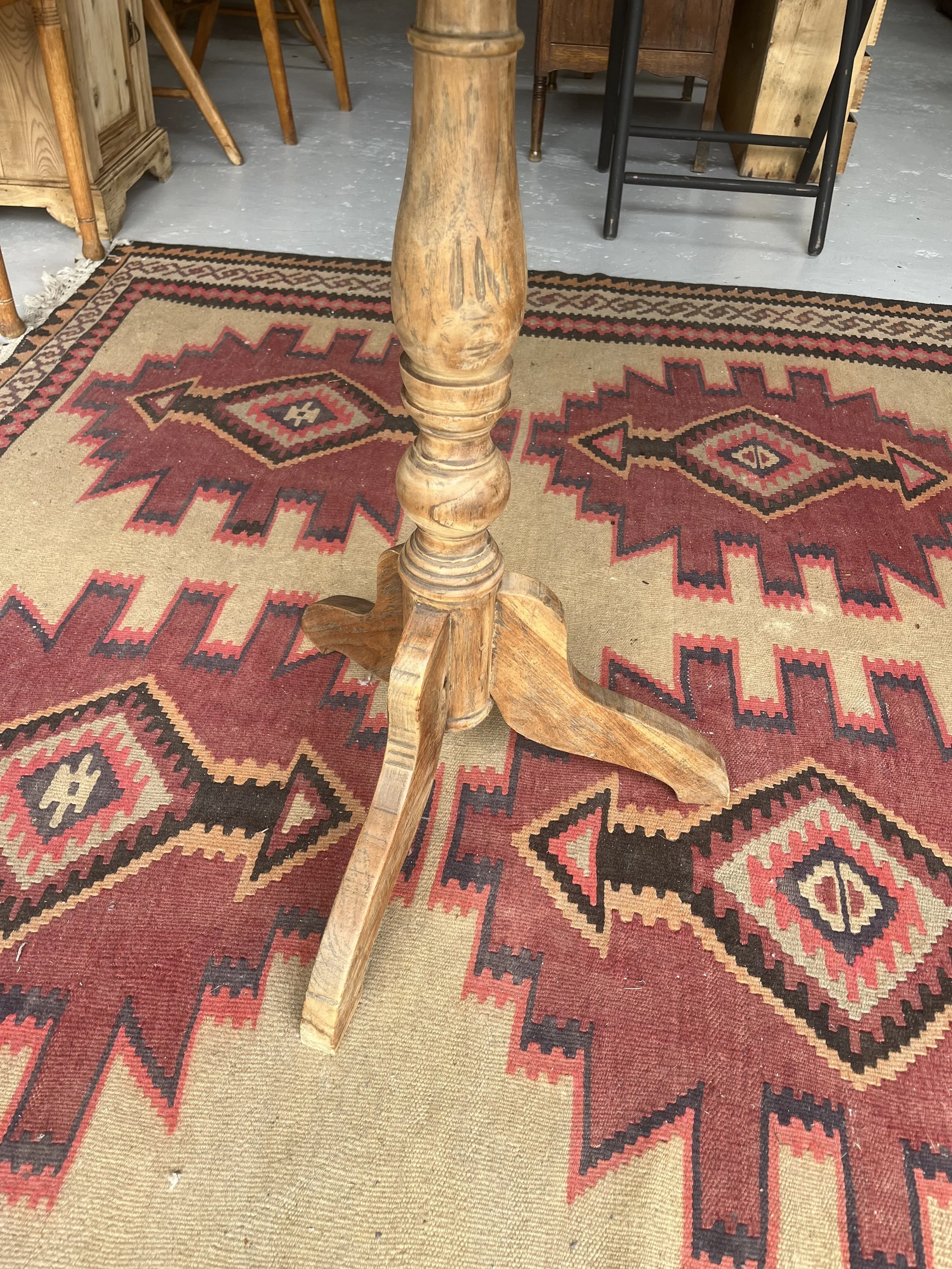 Secondhand vintage pedestal side table