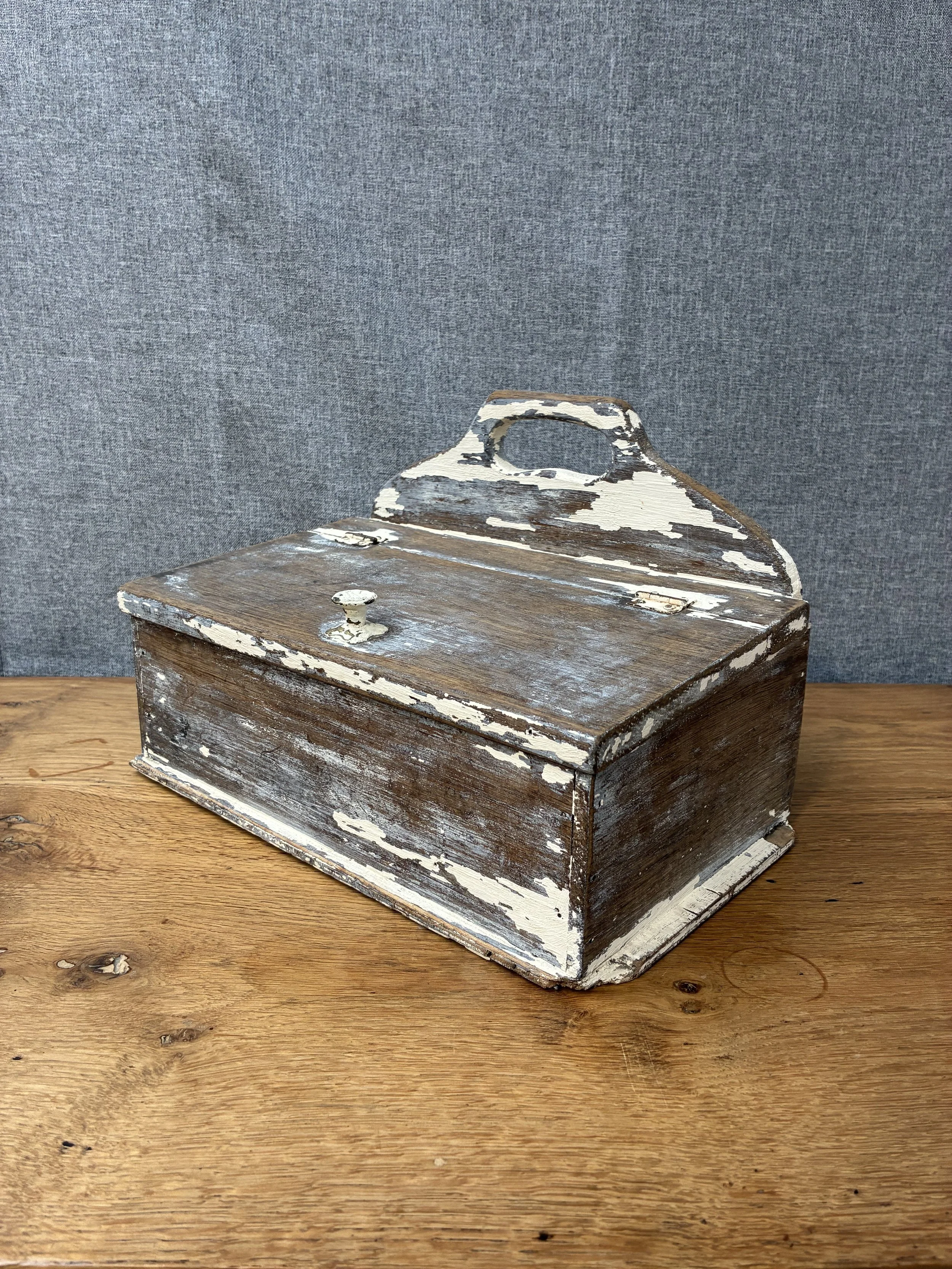 Secondhand vintage antique shoe shine box