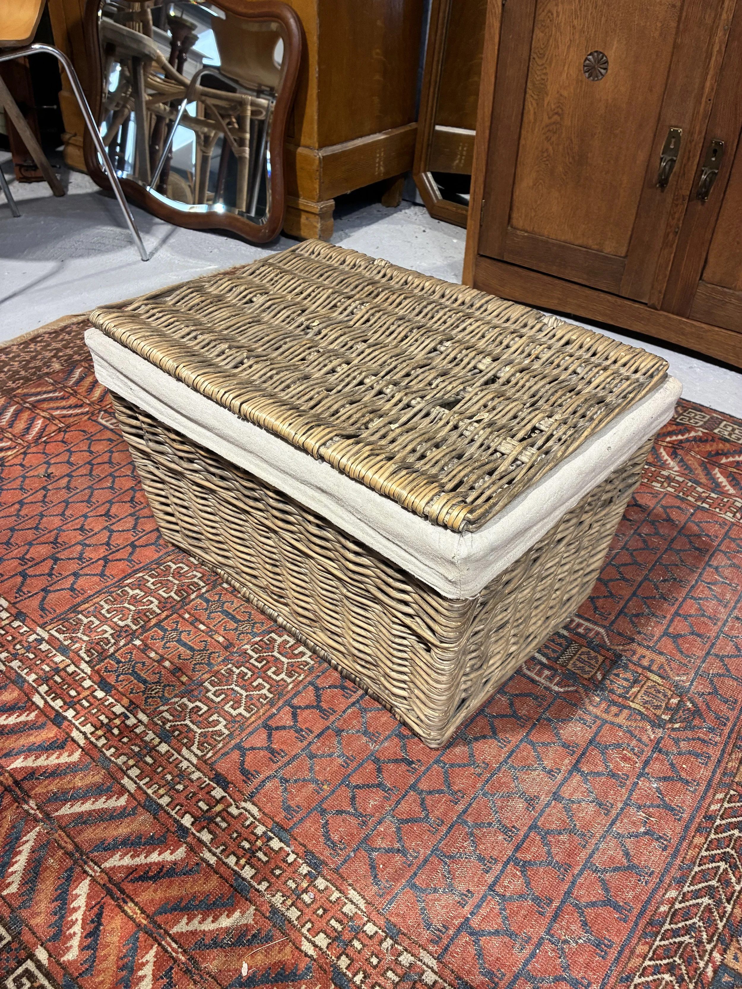 Secondhand vintage wicker basket with lid