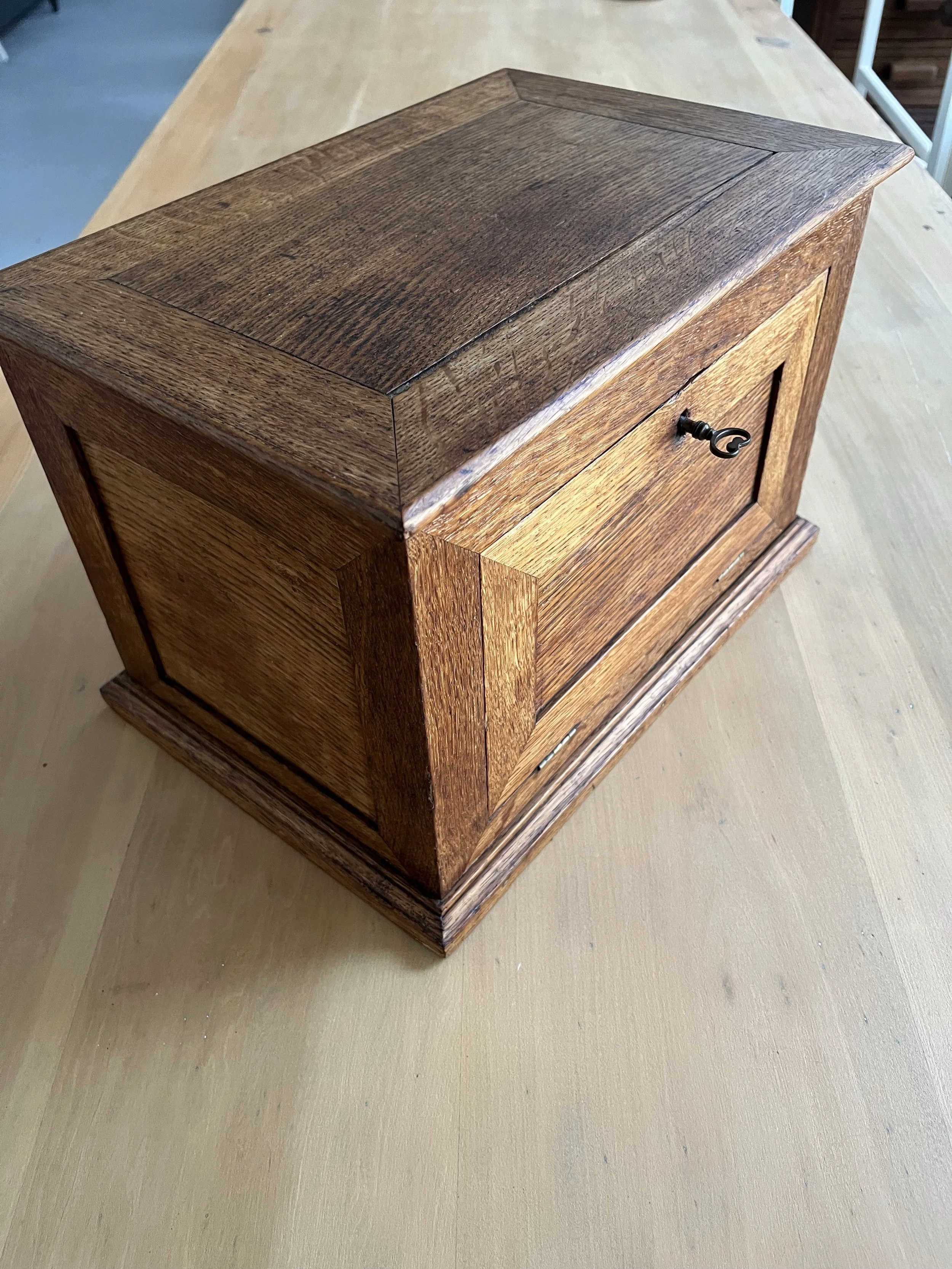 Vintage secondhand jewelry box