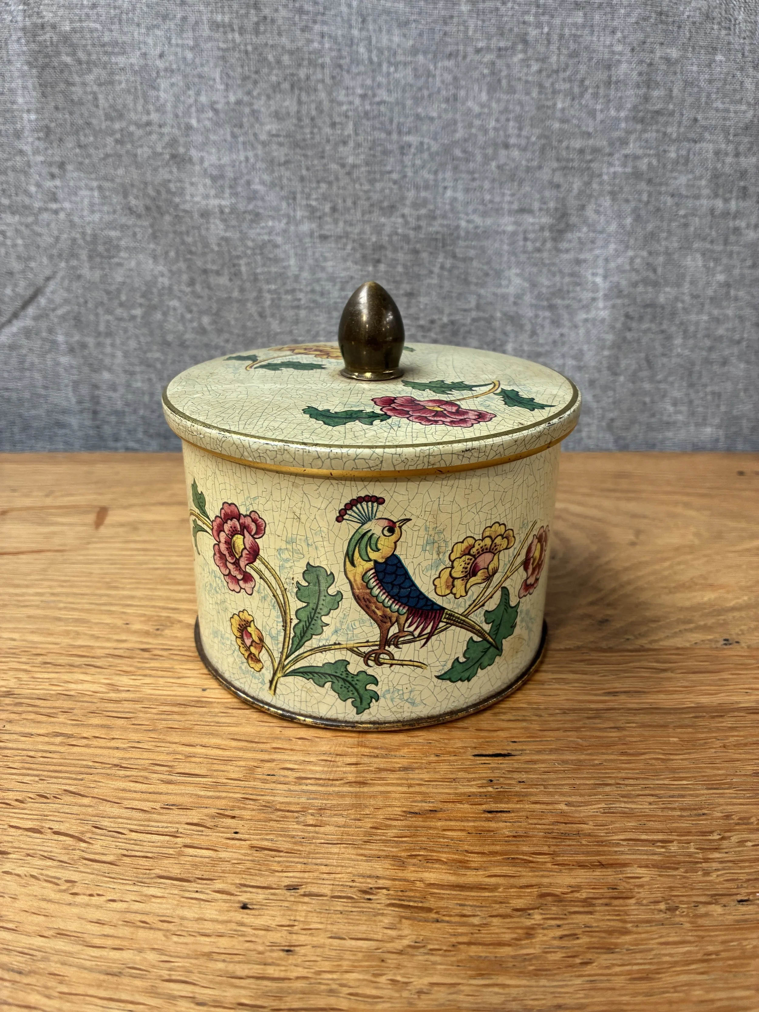 Secondhand vintage tin