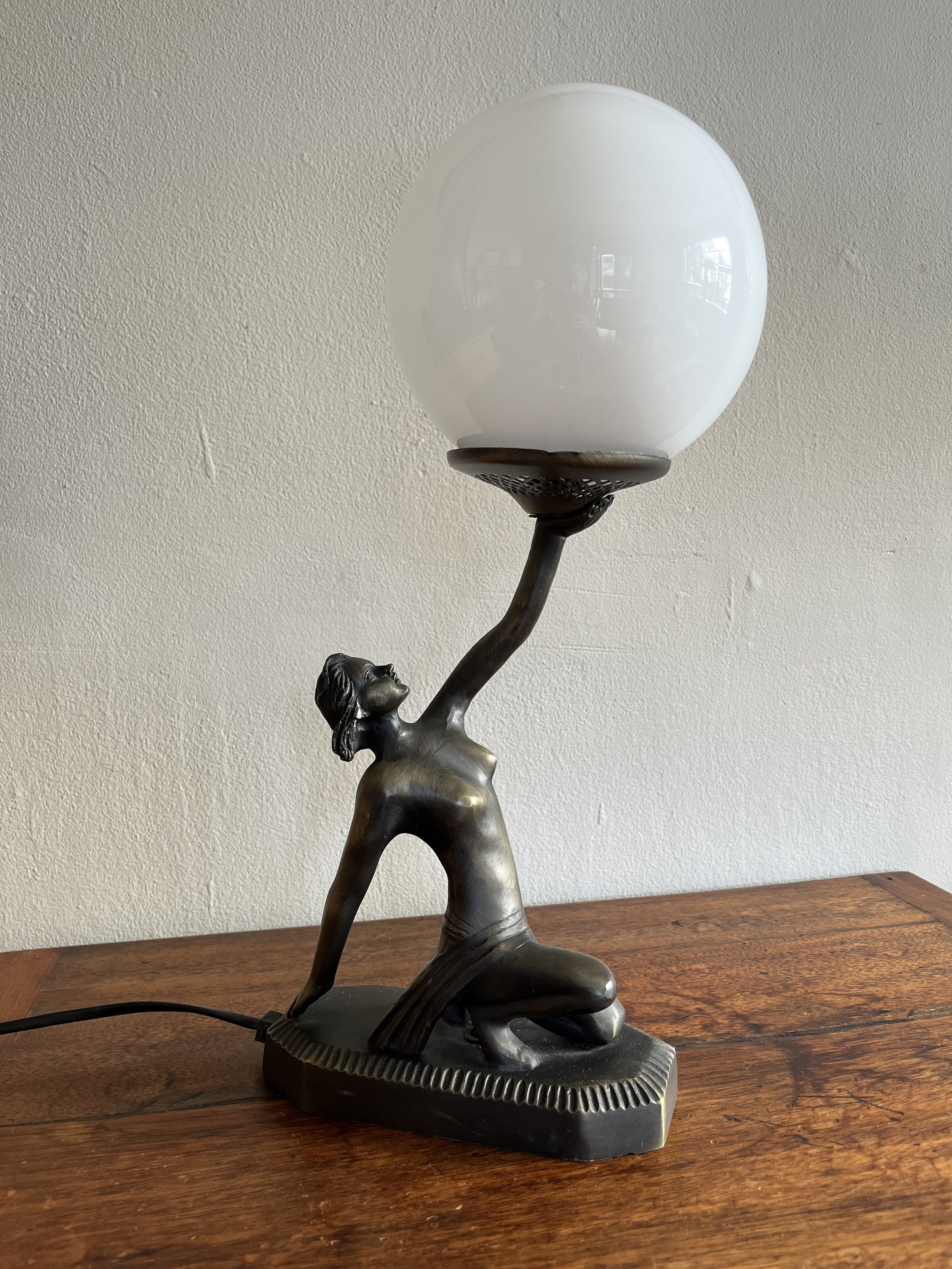 Secondhand vintage art deco lamp