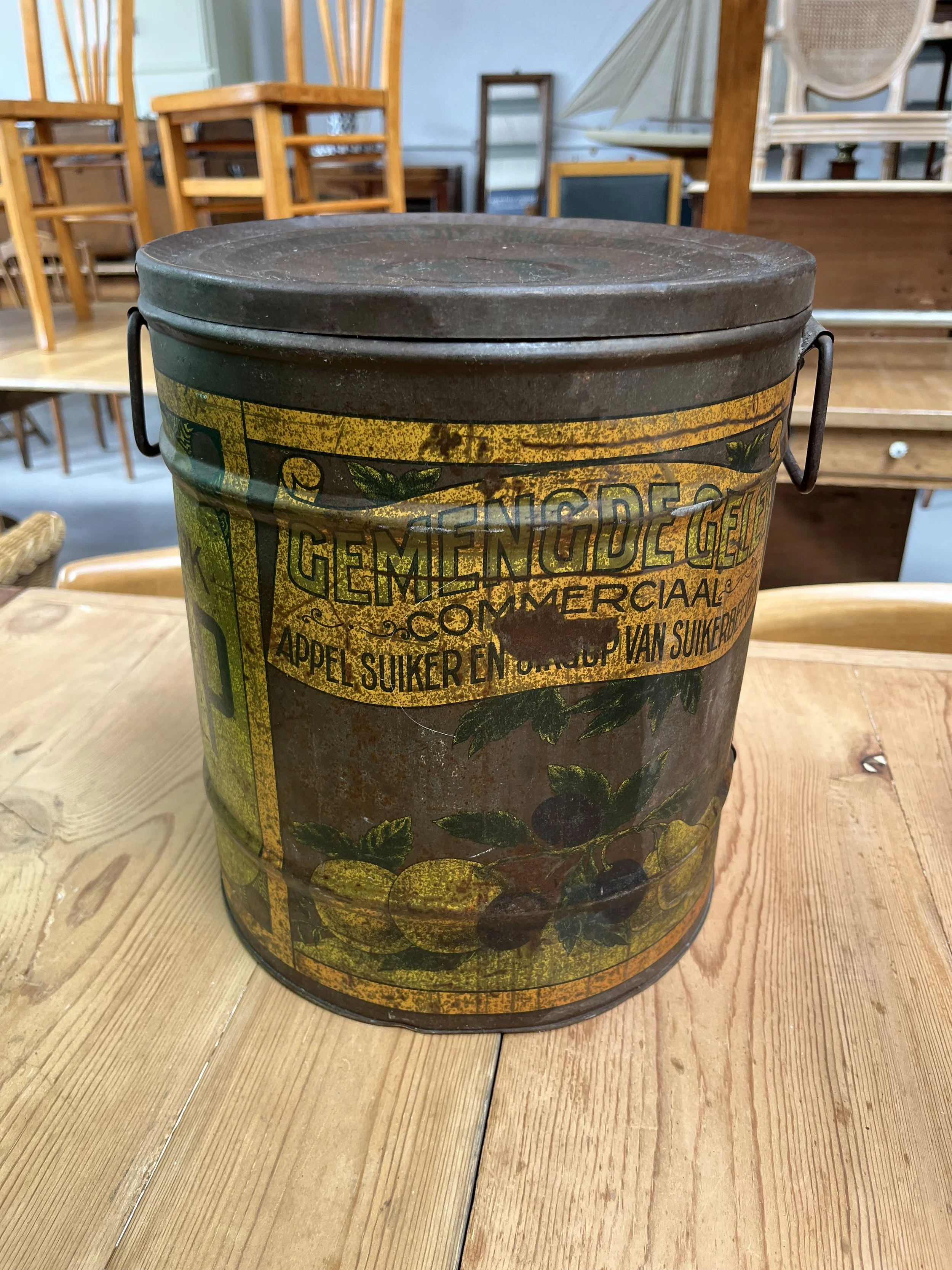 Secondhand vintage tin container