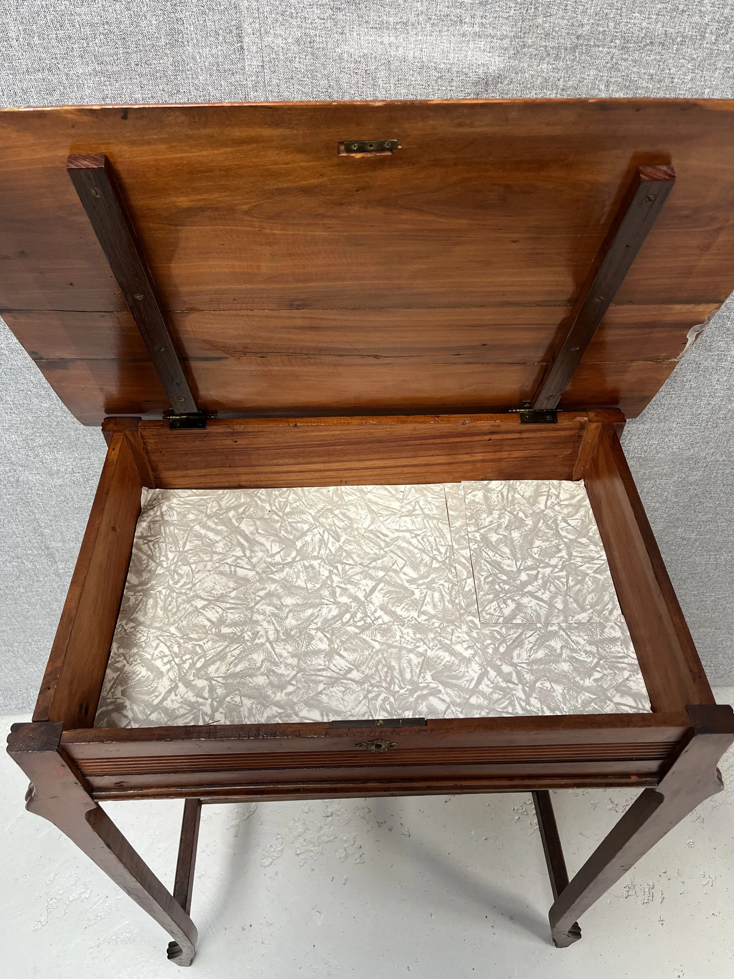 Secondhand vintage ladies desk