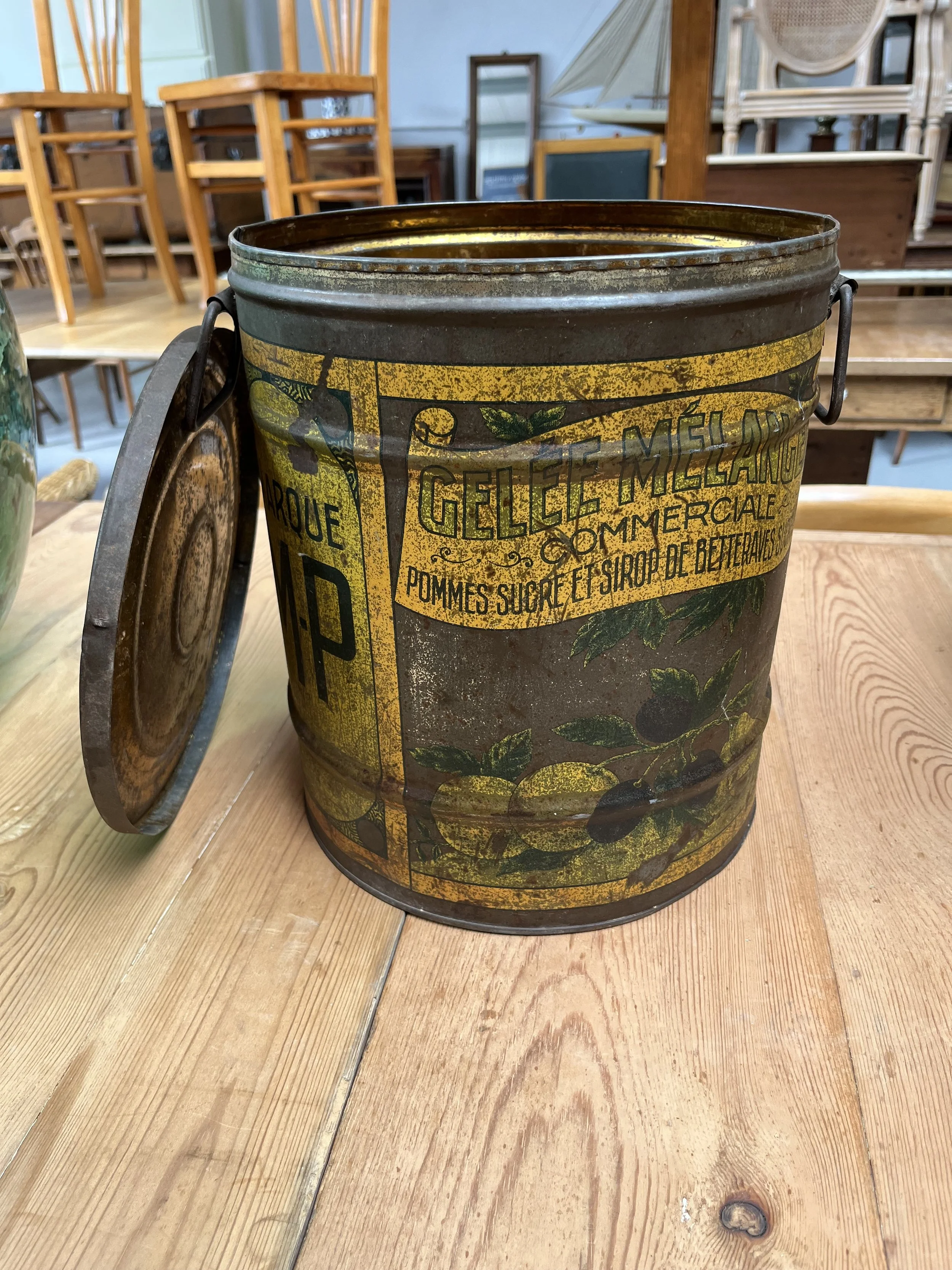 Secondhand vintage tin container