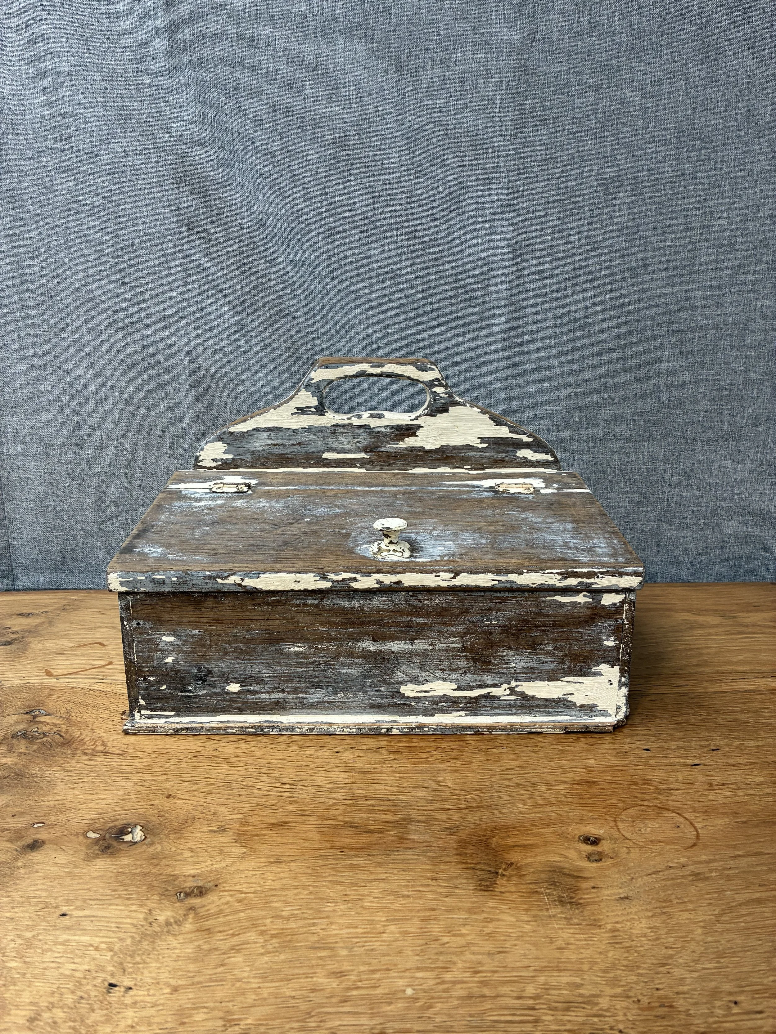 Secondhand vintage antique shoe shine box