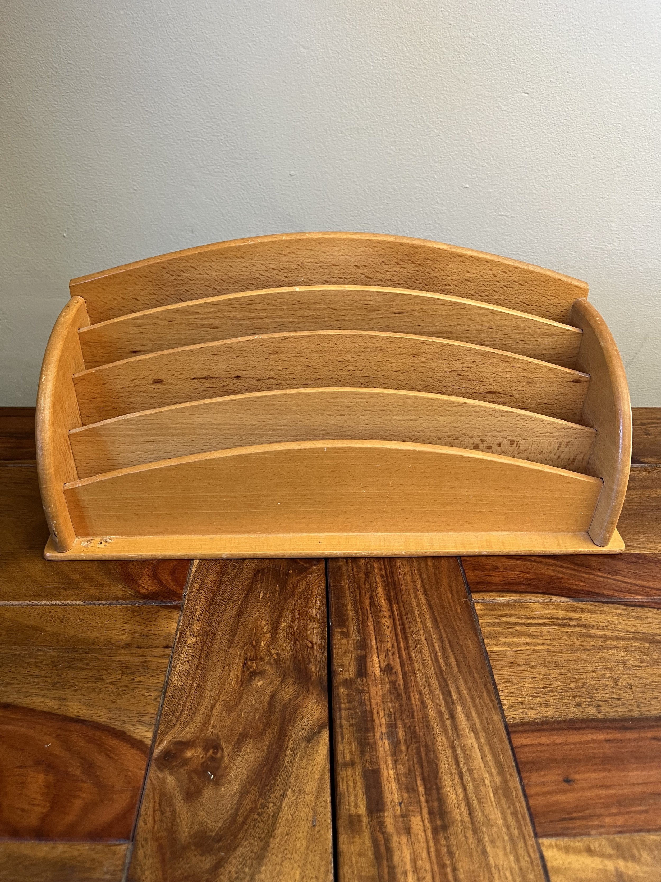 Secondhand vintage mail holder