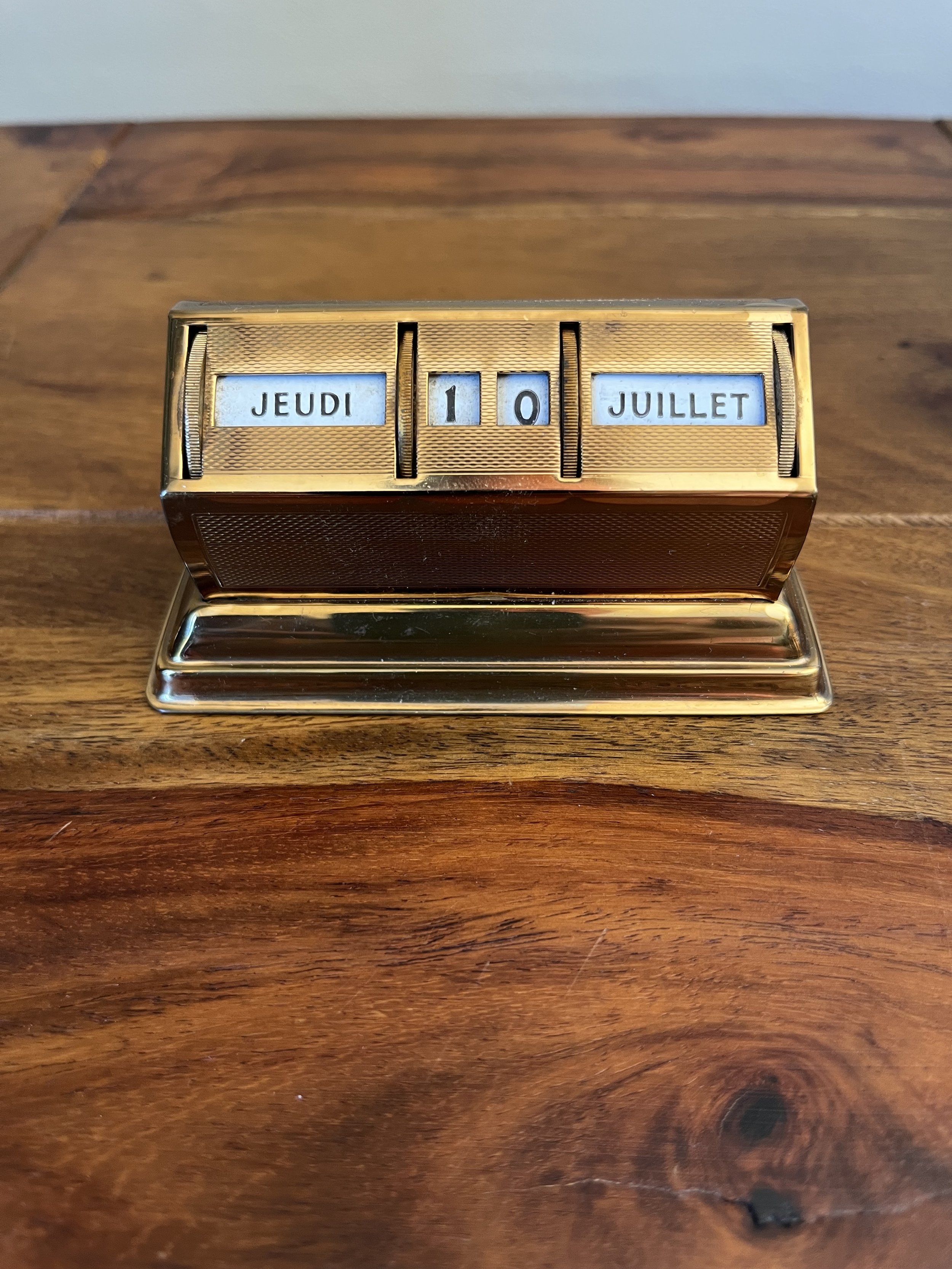 Secondhand vintage perpetual calendar