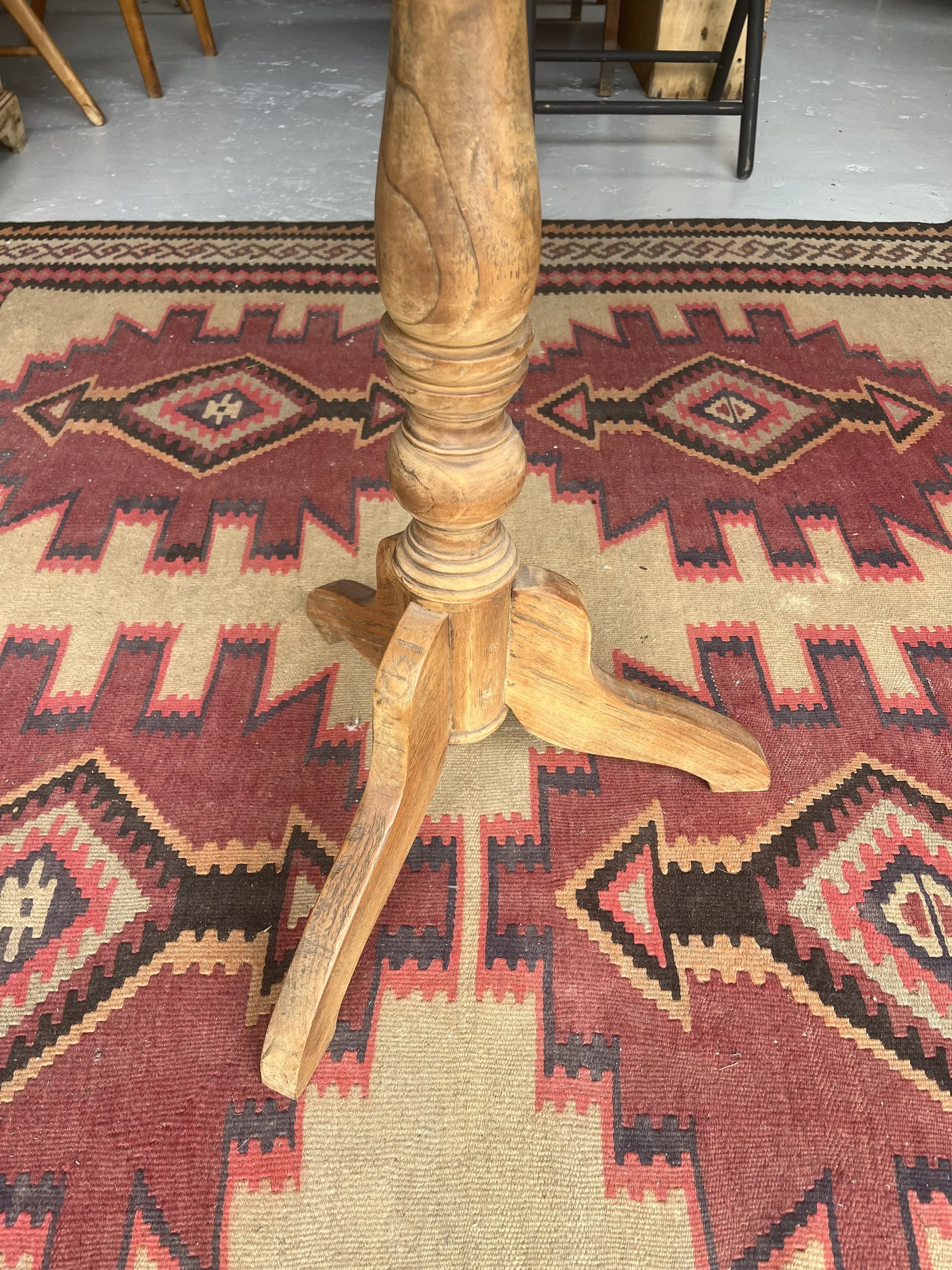 Secondhand vintage pedestal side table