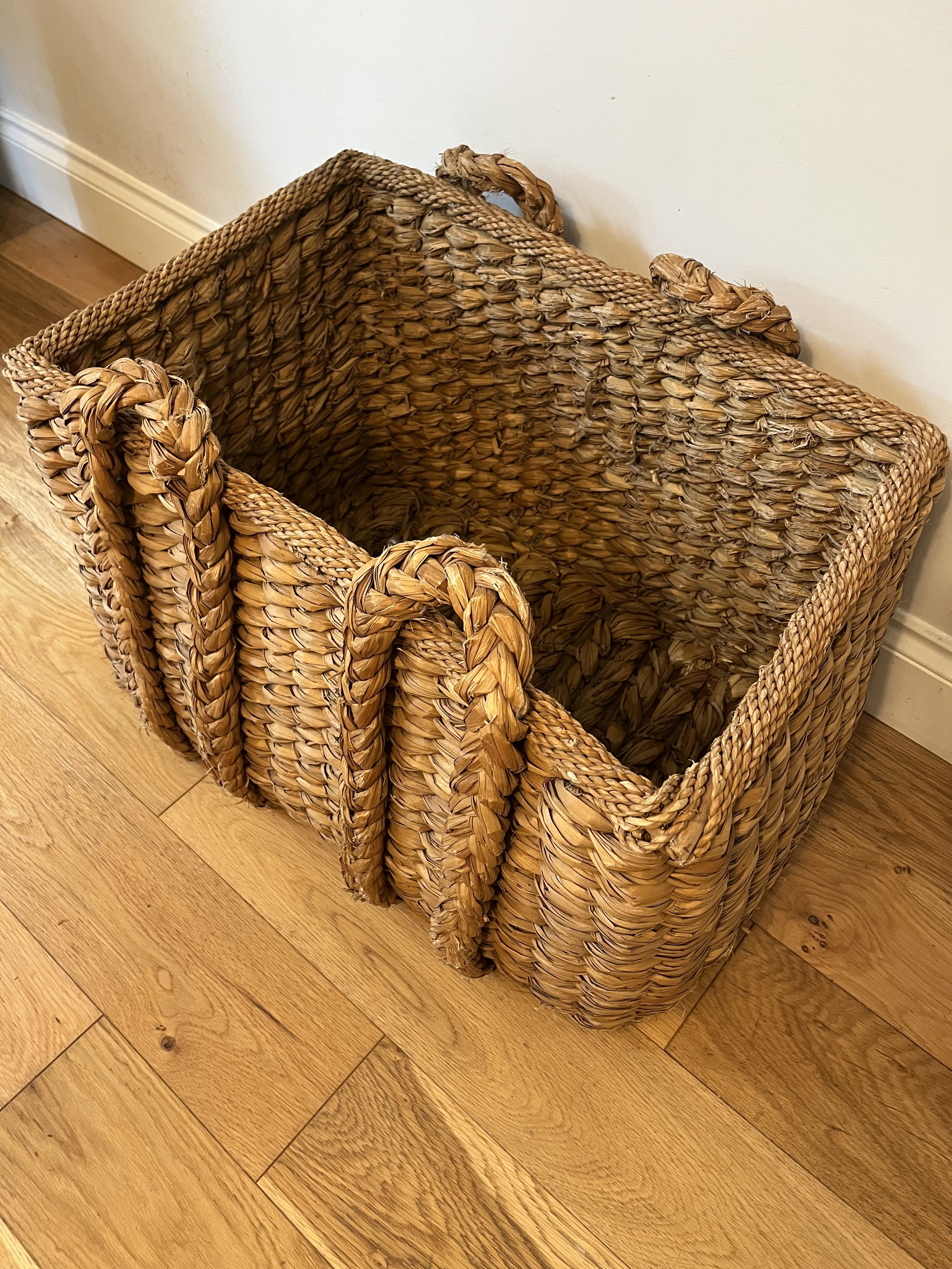 Secondhand vintage basket