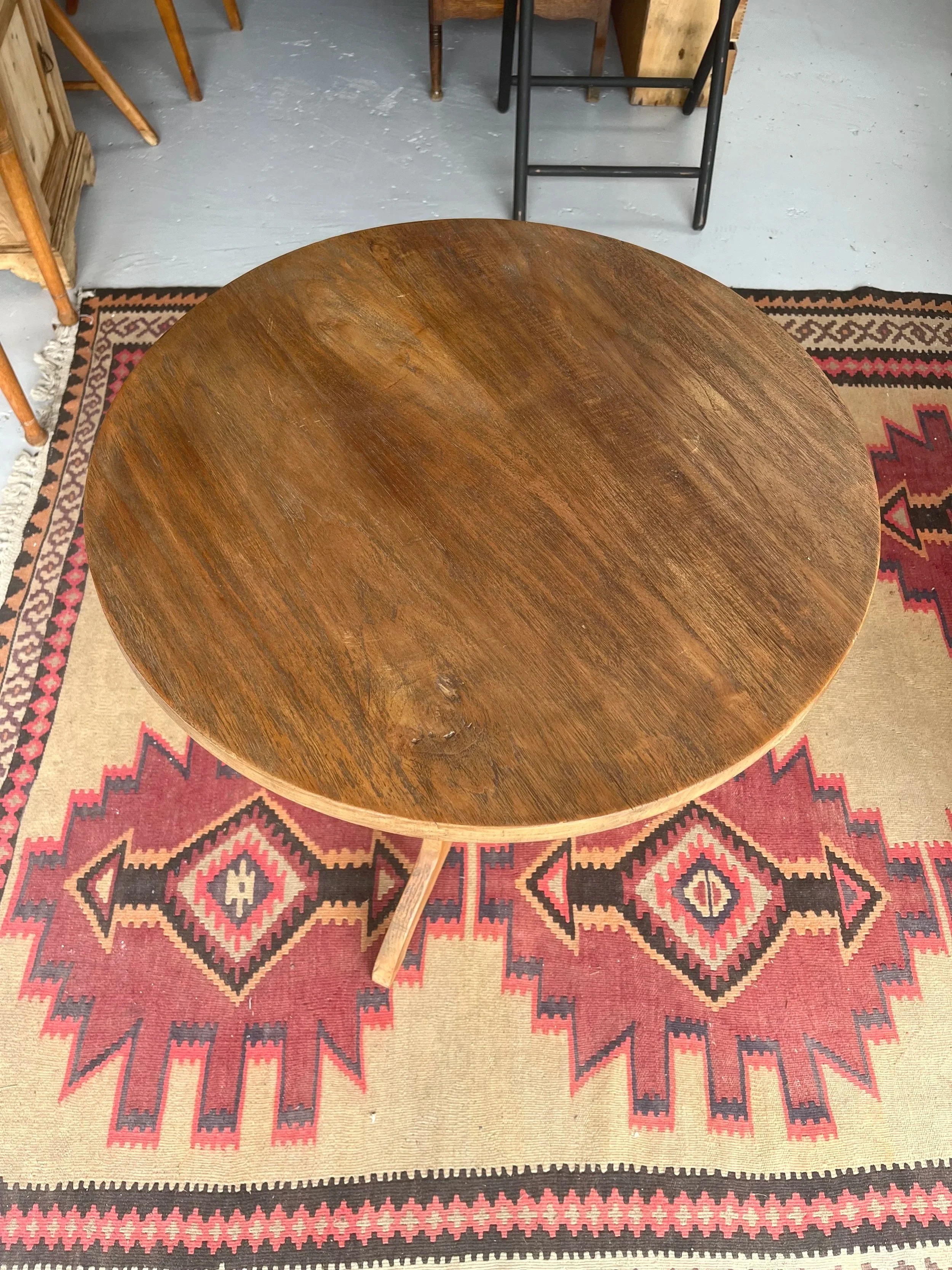 Secondhand vintage pedestal side table