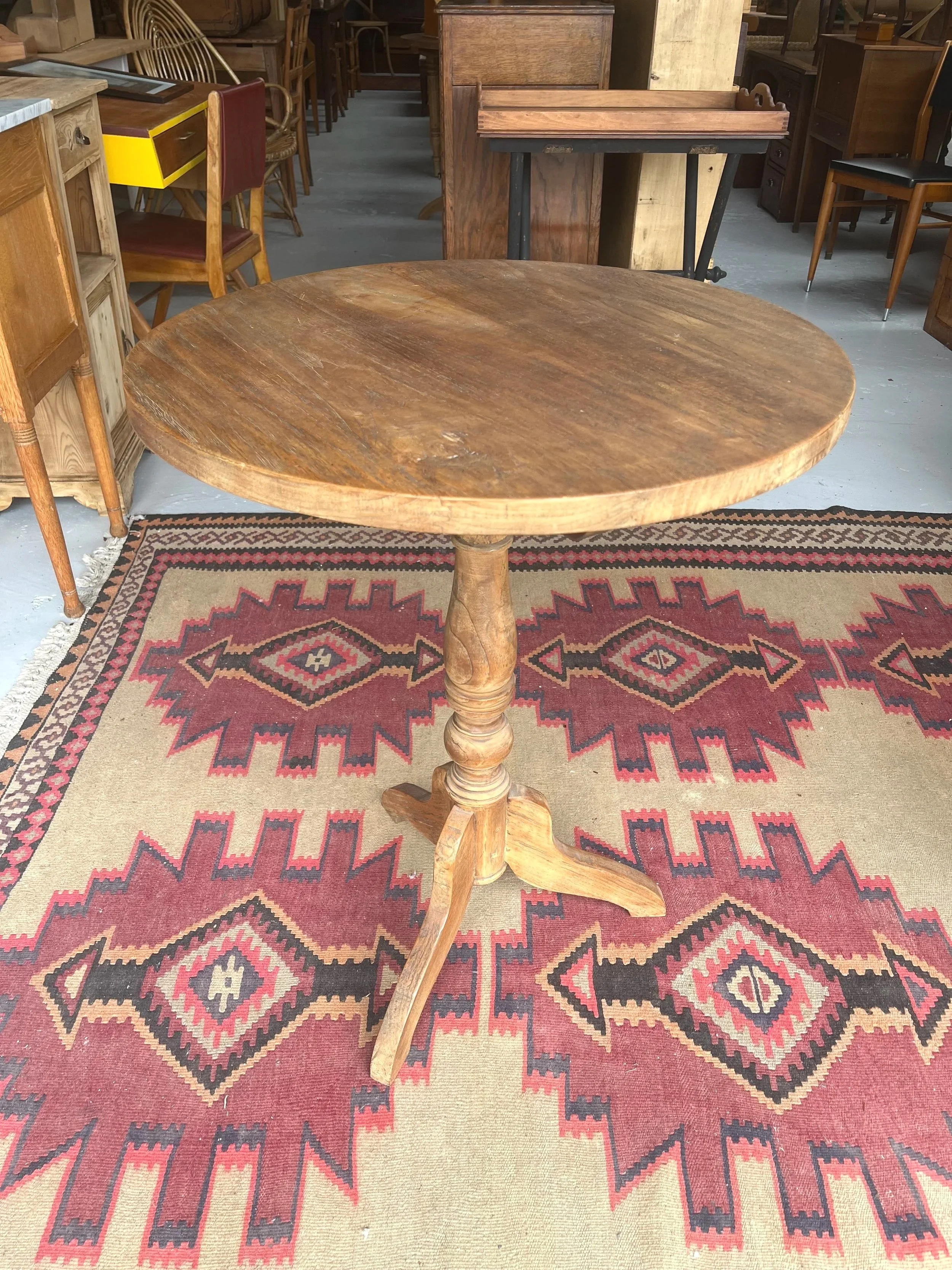 Secondhand vintage pedestal side table
