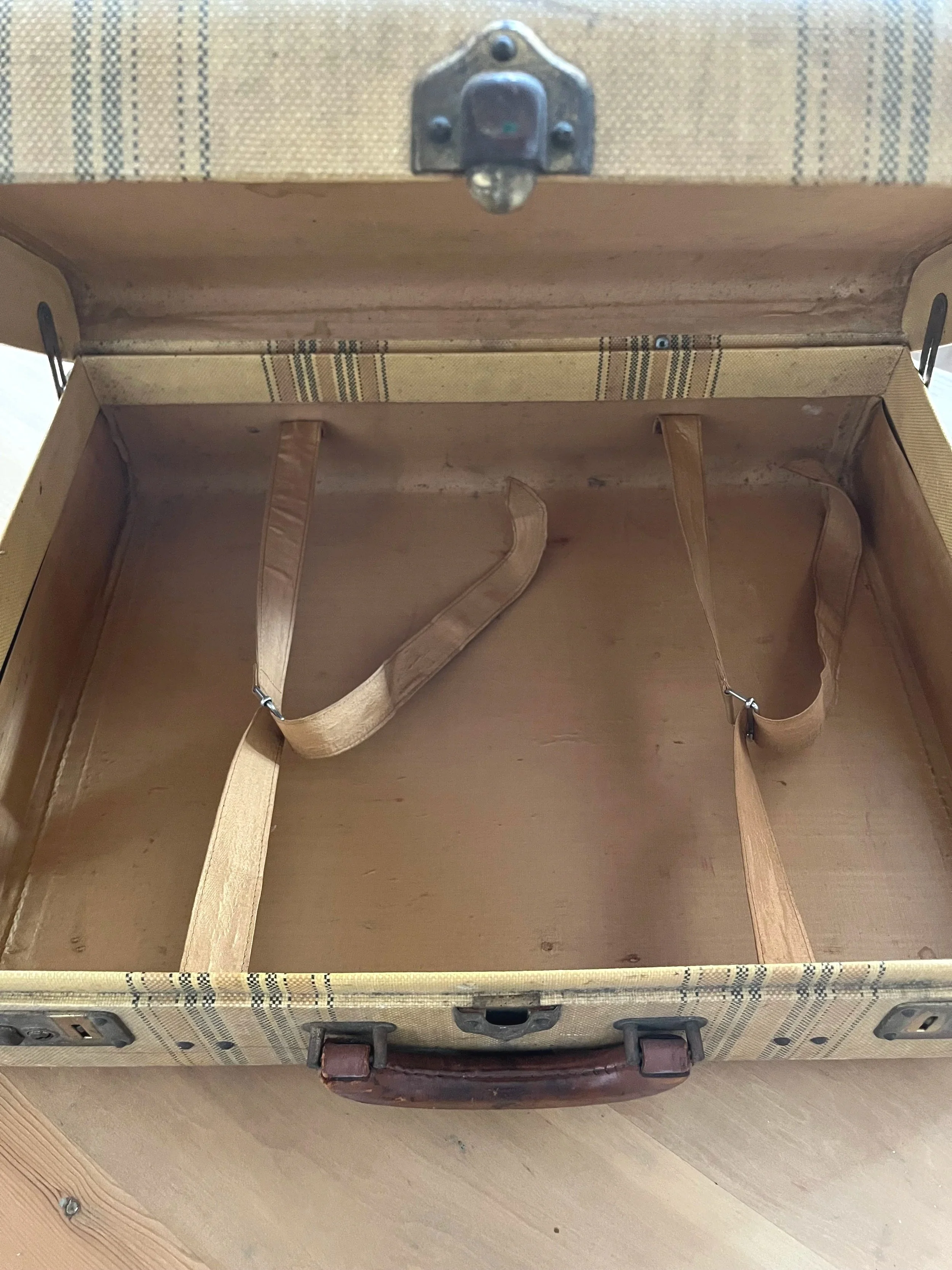 Vintage secondhand suitcase