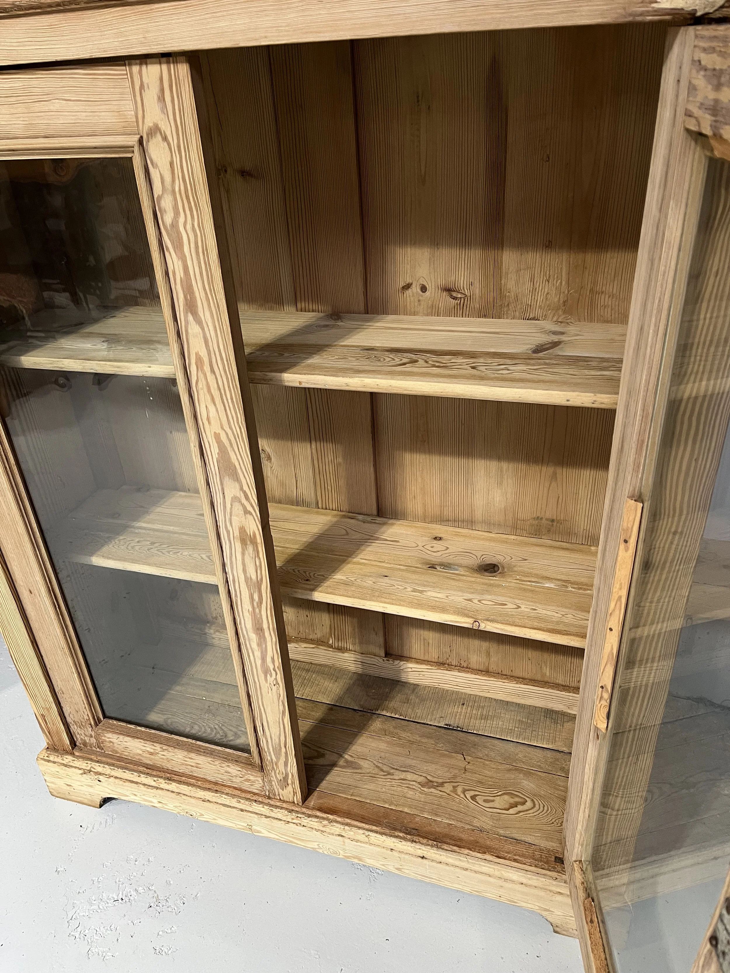 Vintage secondhand display cabinet