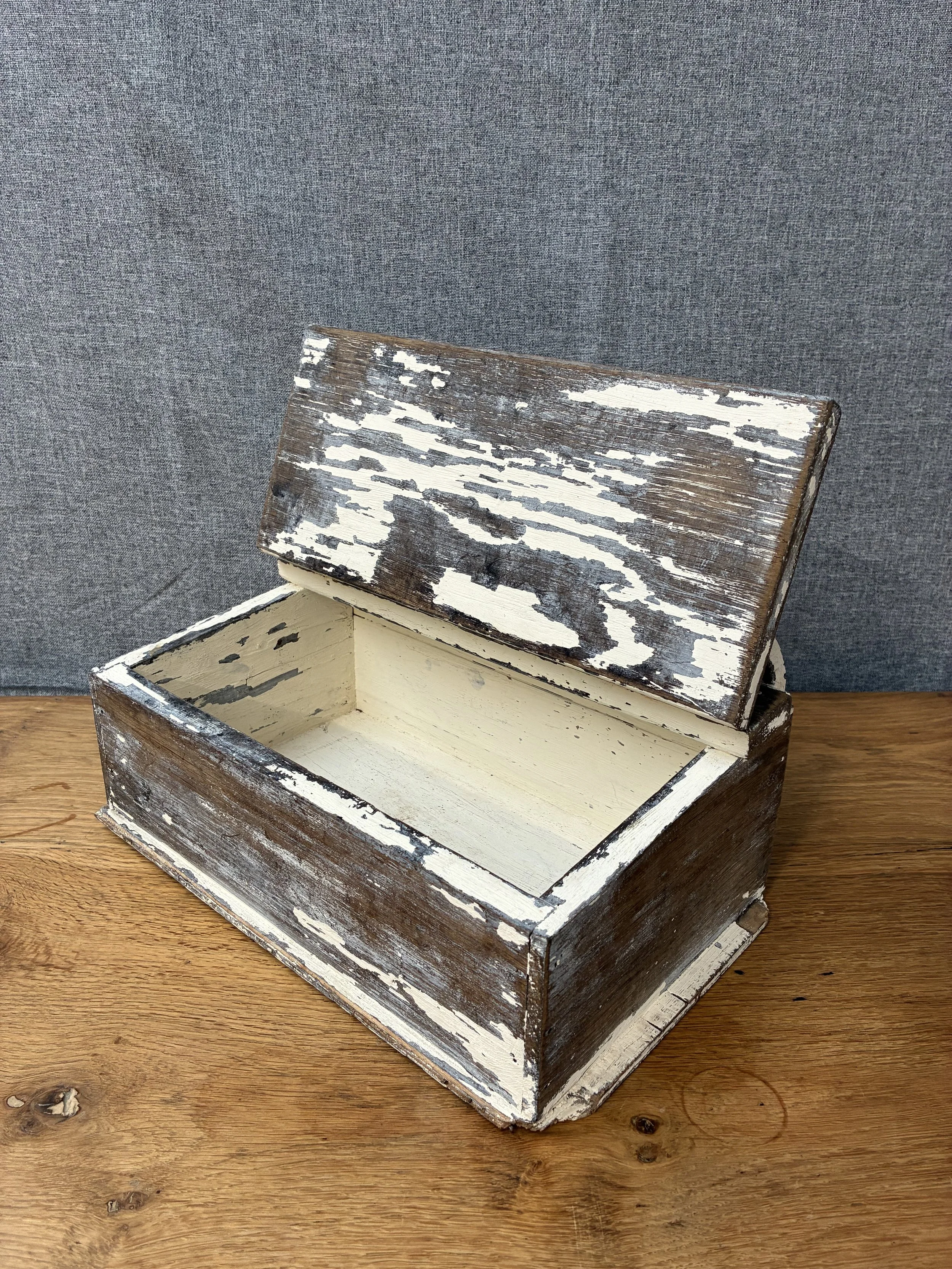 Secondhand vintage antique shoe shine box