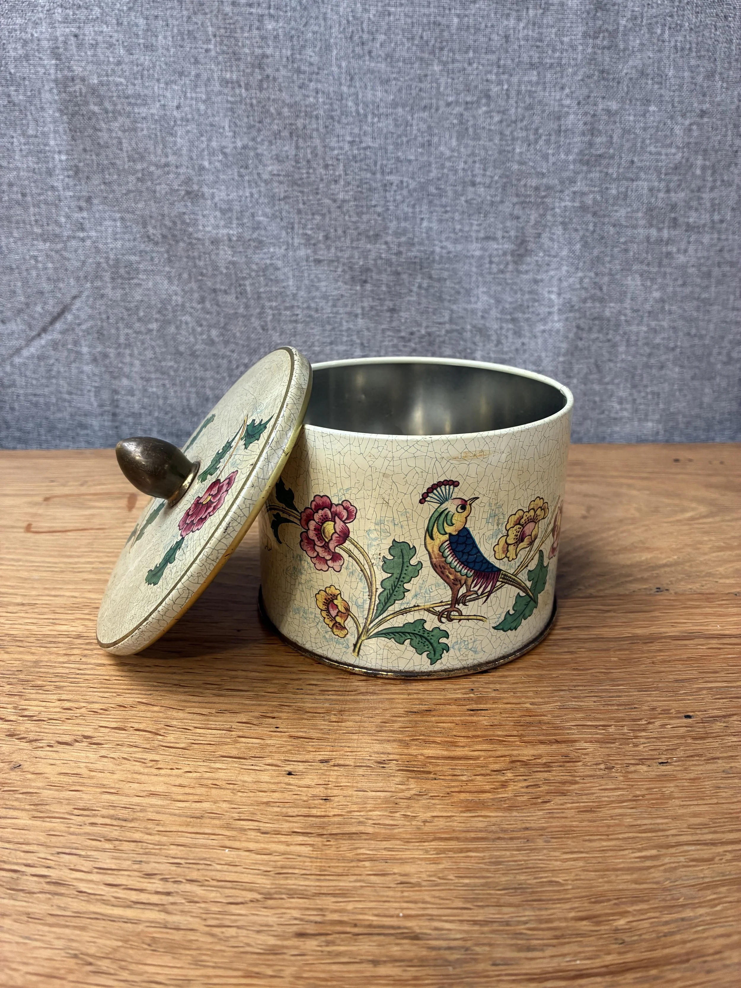 Secondhand vintage tin
