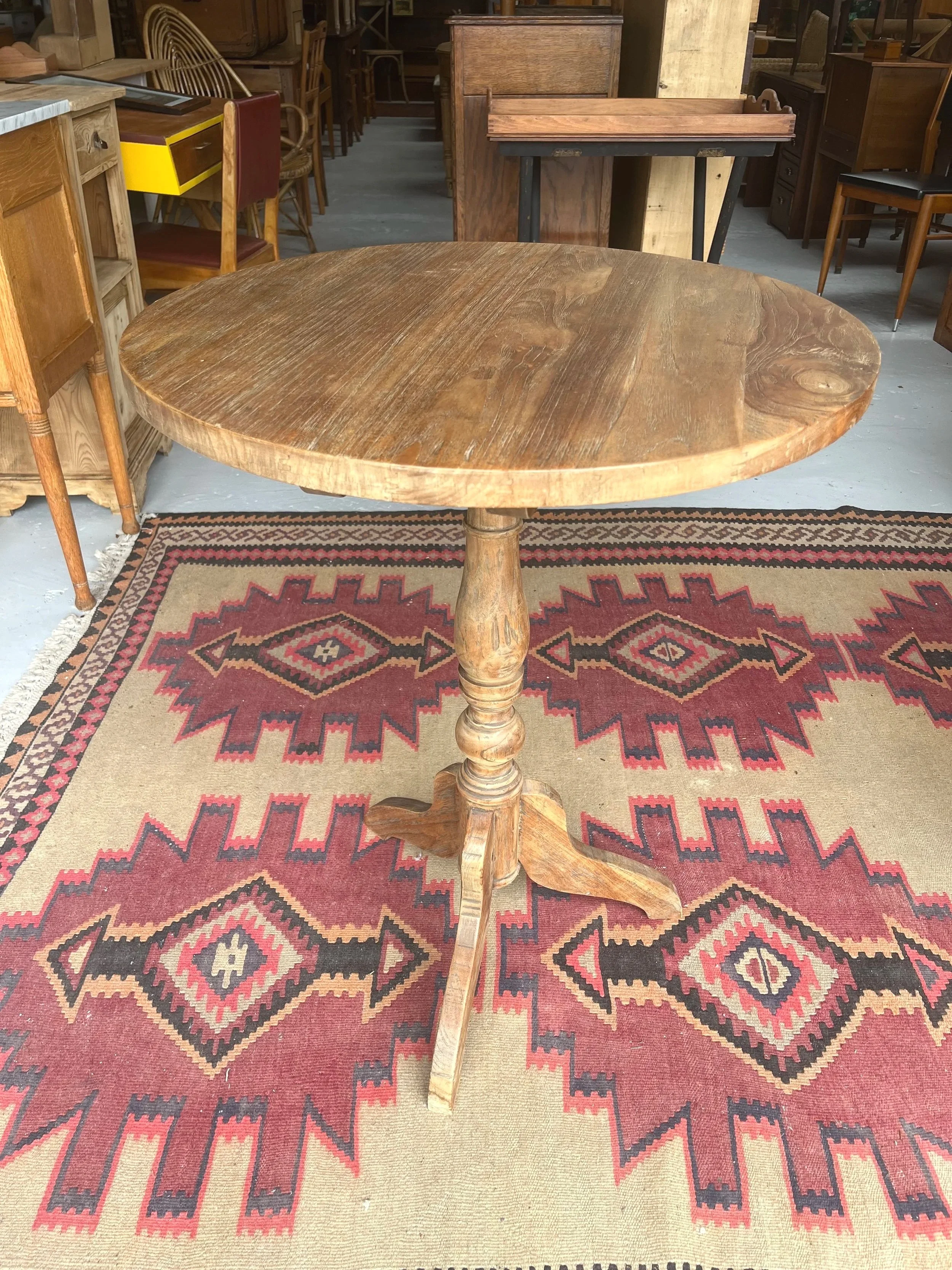Secondhand vintage pedestal side table