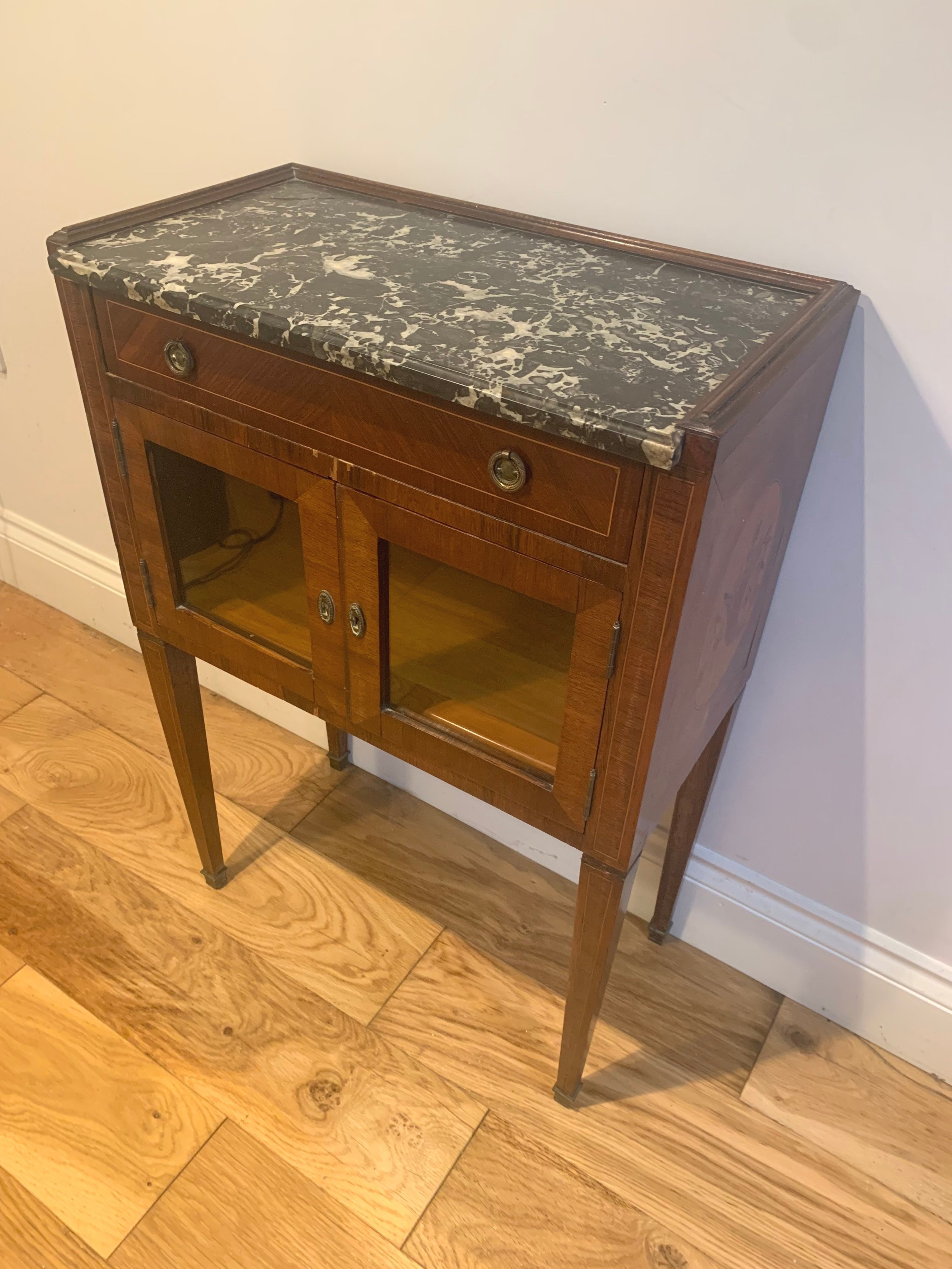 Secondhand vintage small cabinet