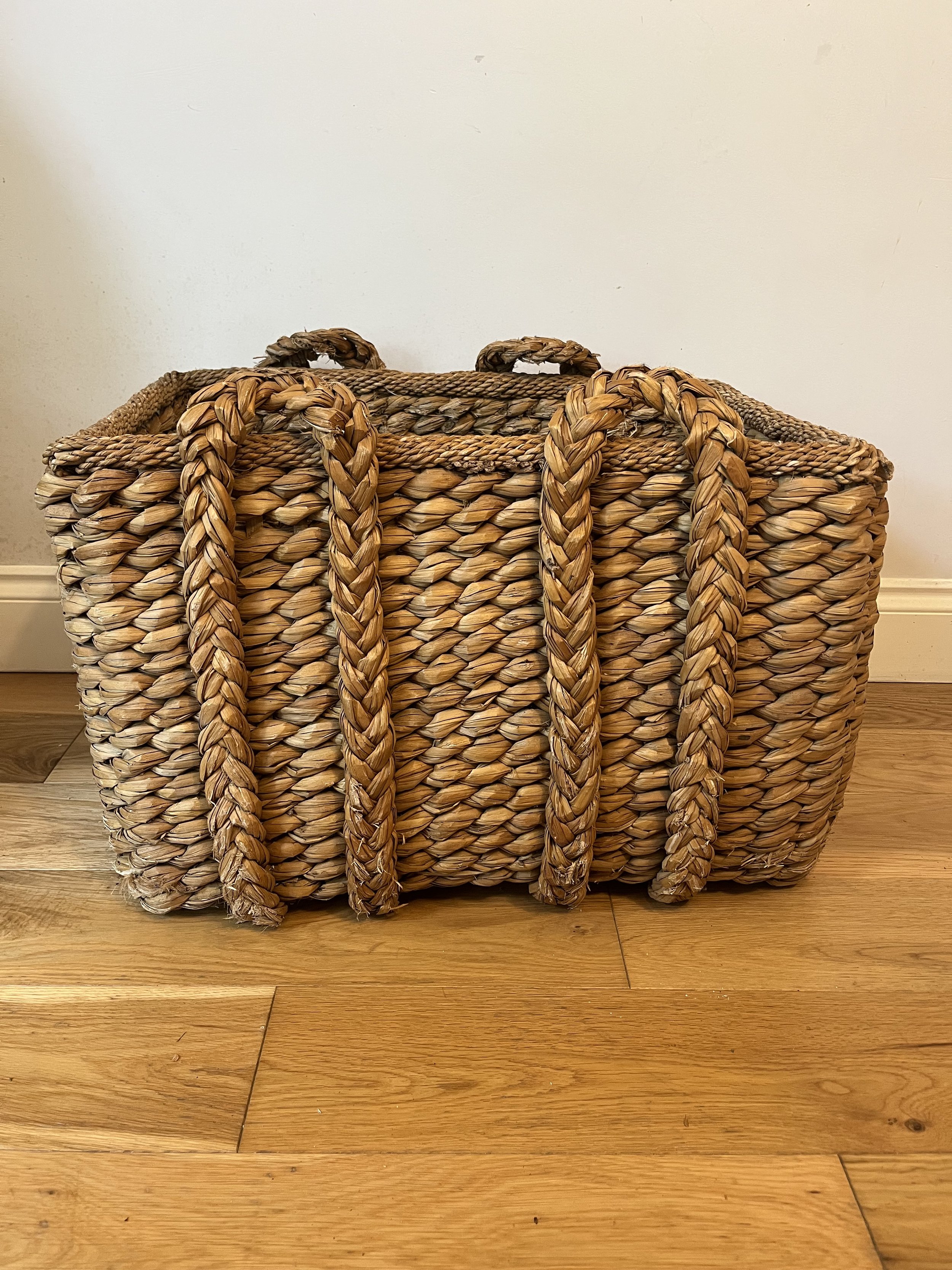 Secondhand vintage basket