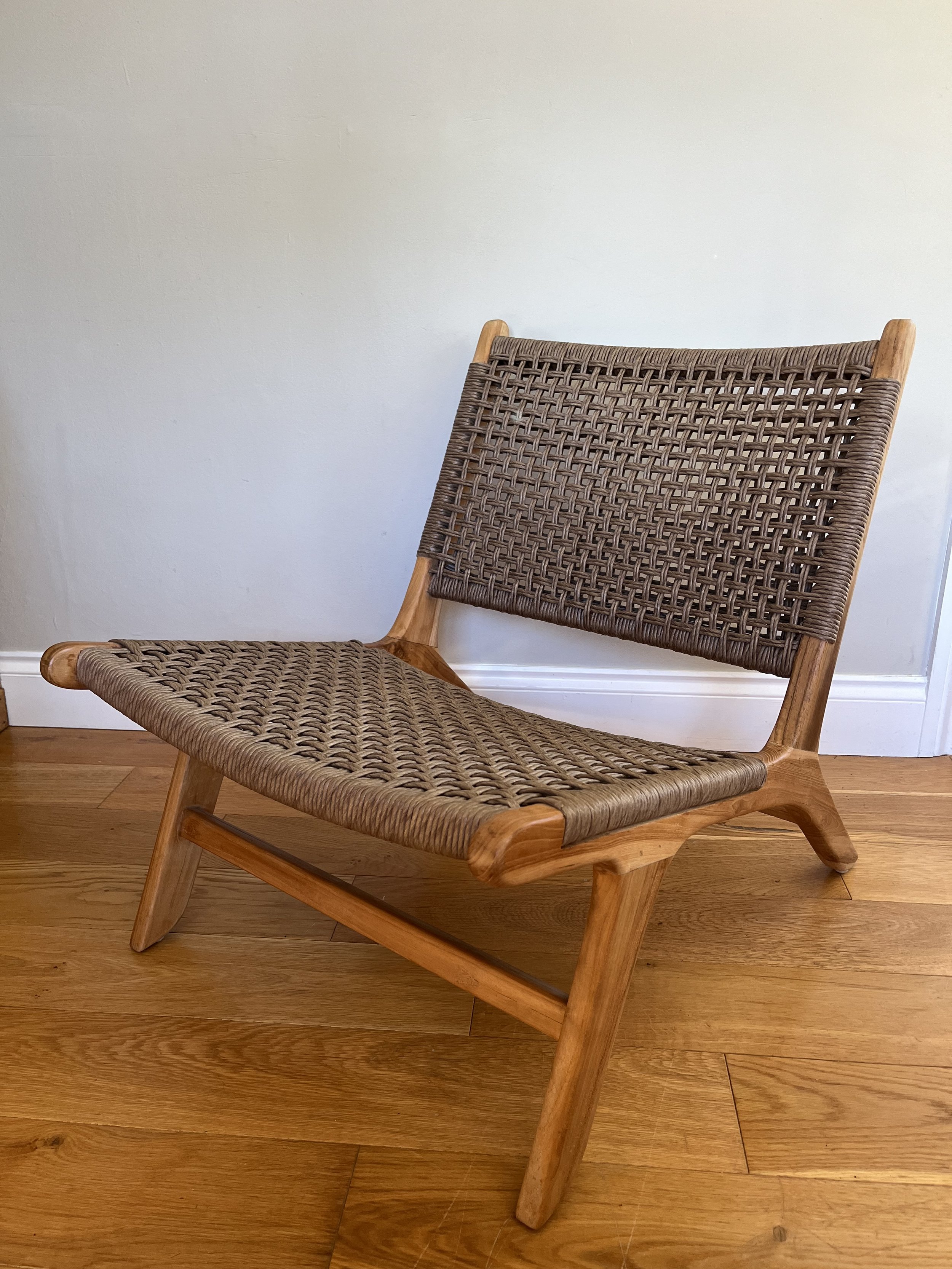Secondhand vintage lounge chair